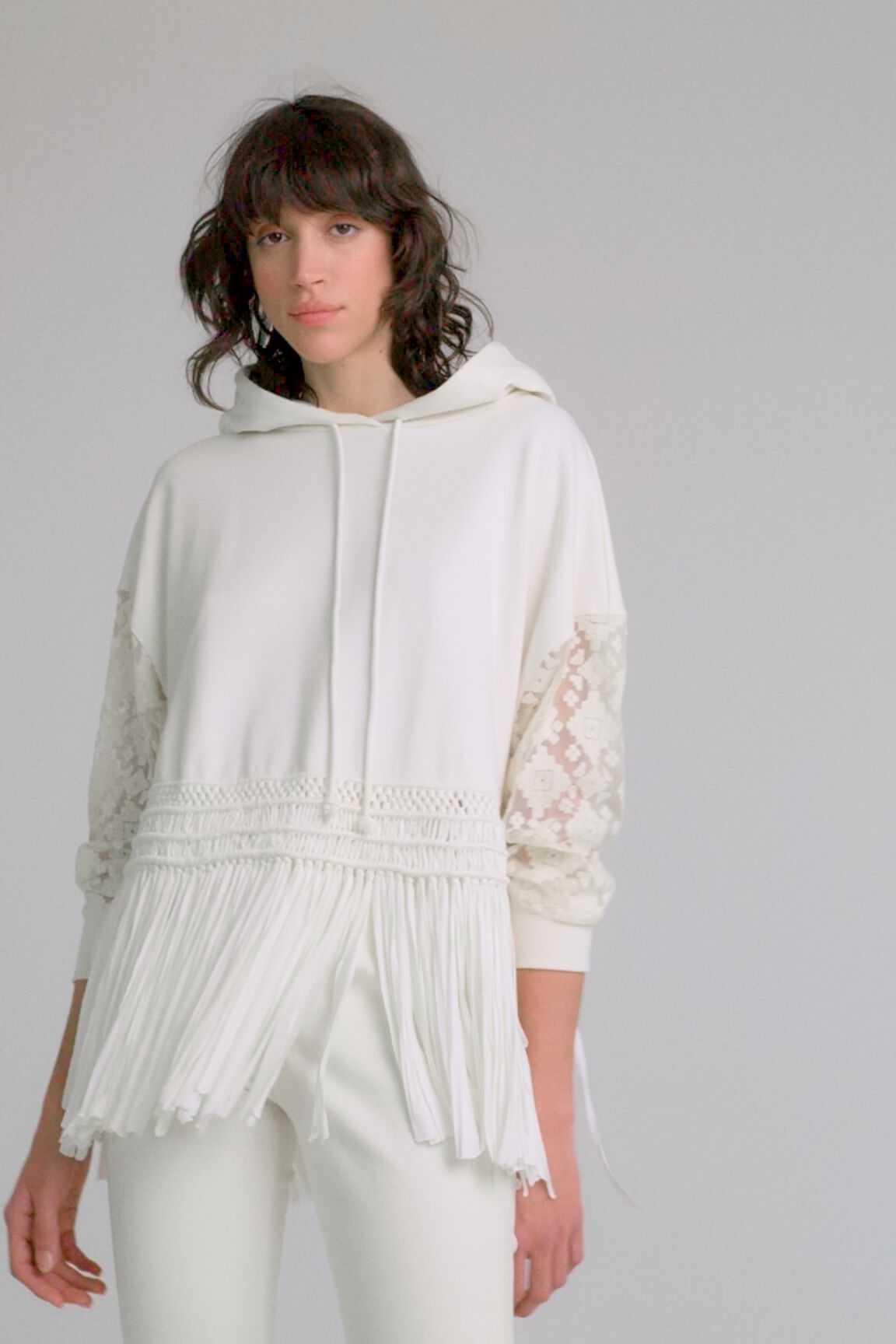Sudadera flecos y encaje