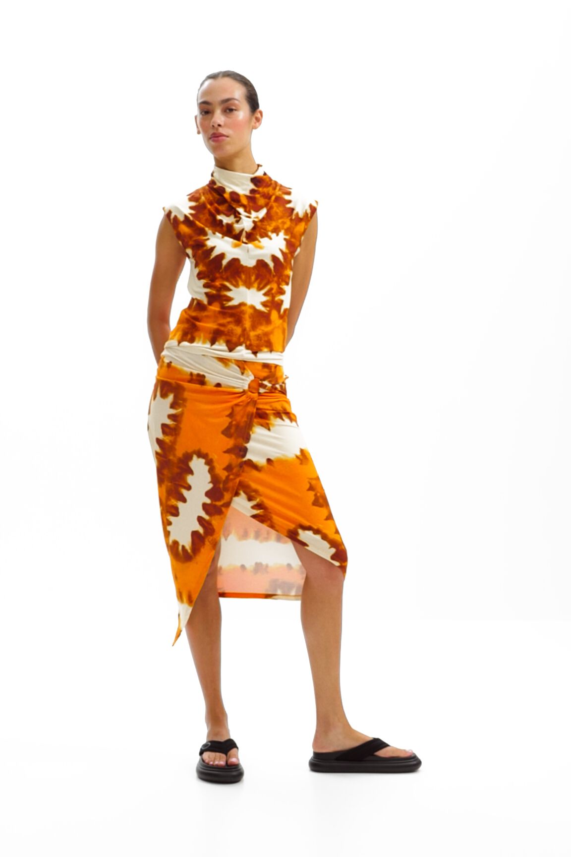Falda midi cruzada tie-dye