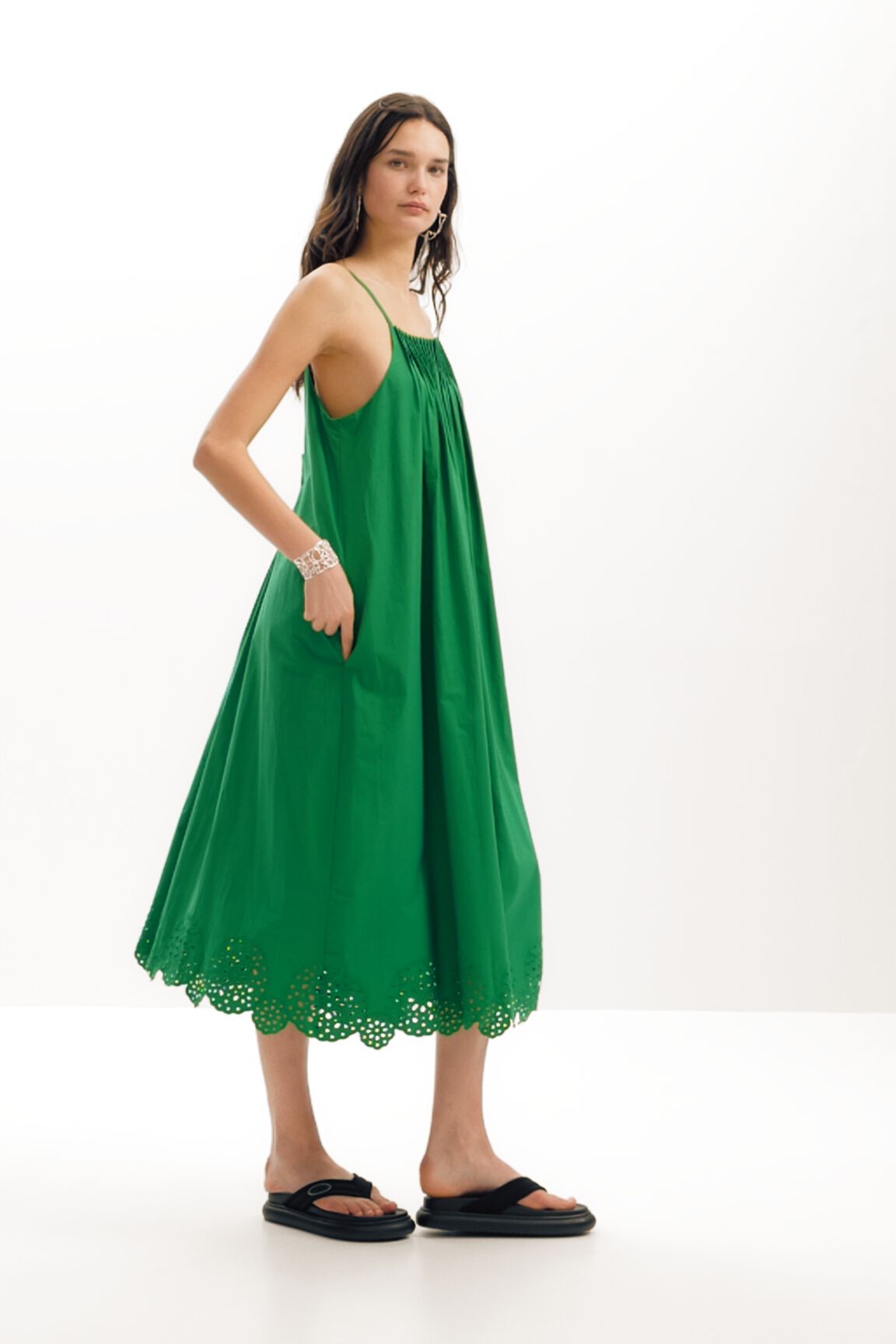 Vestido midi popel&iacute;n pliegues