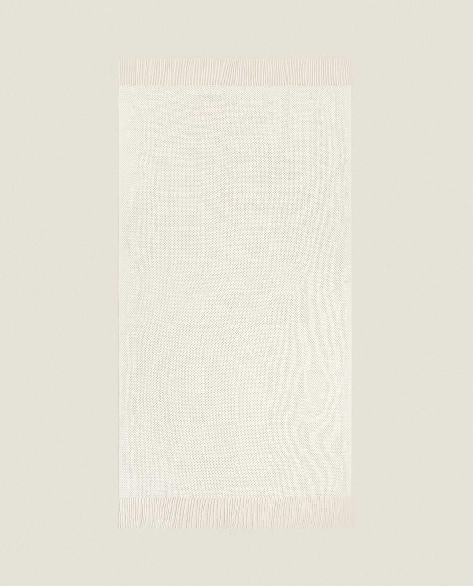 FABRIC BLANKET WITH FRINGING