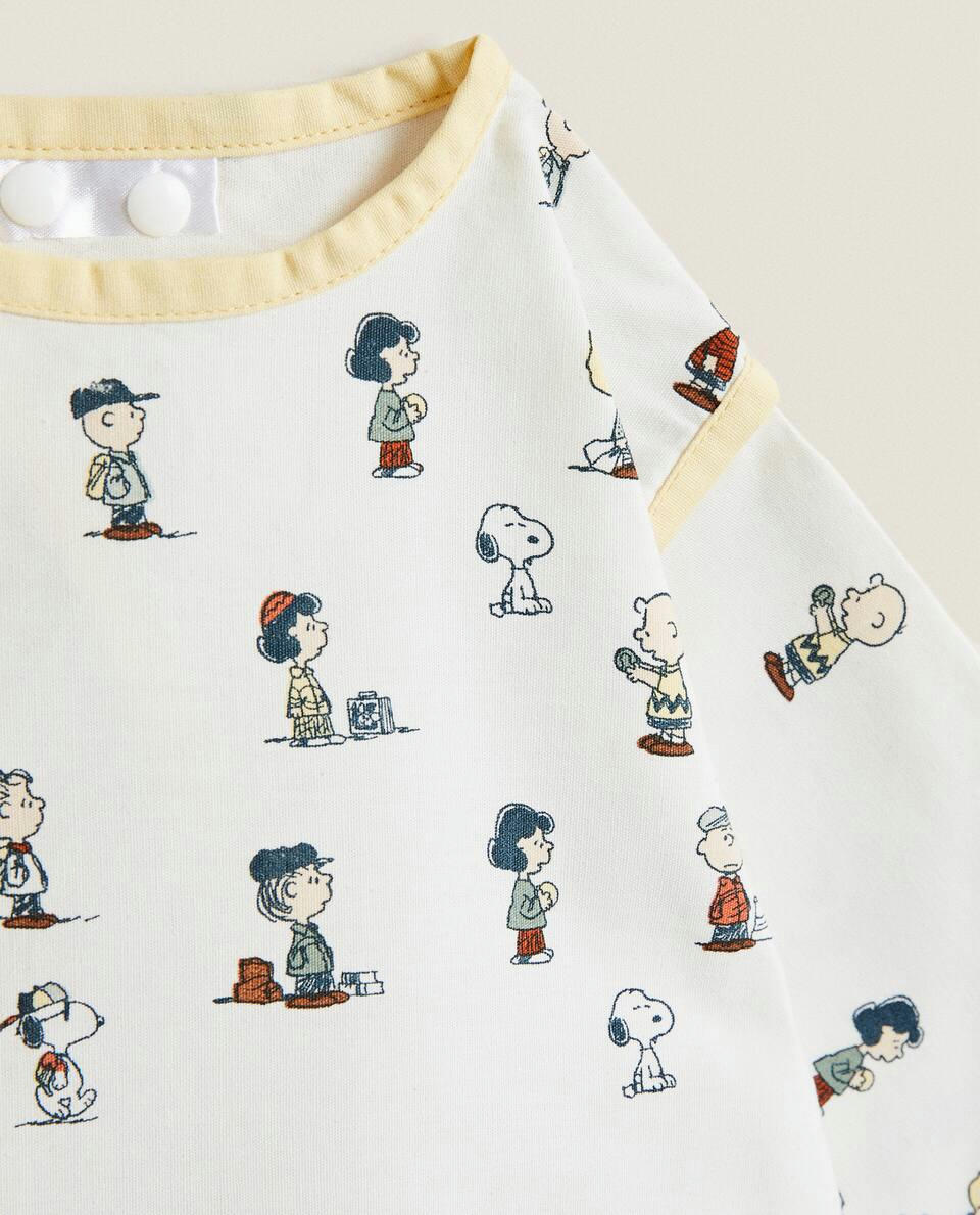 PEANUTS? BIB WITH SLEEVES