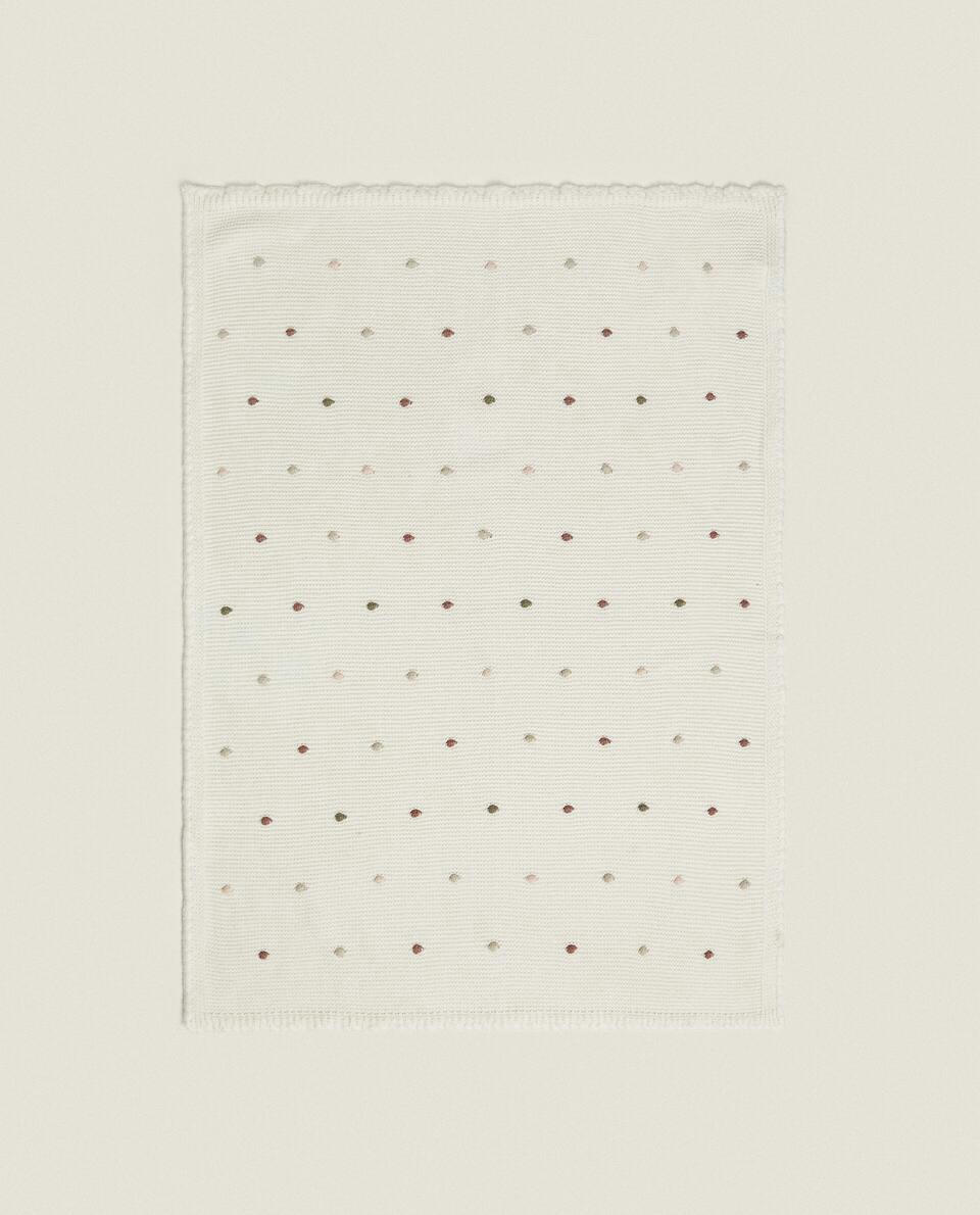 CHILDREN’S KNIT BLANKET