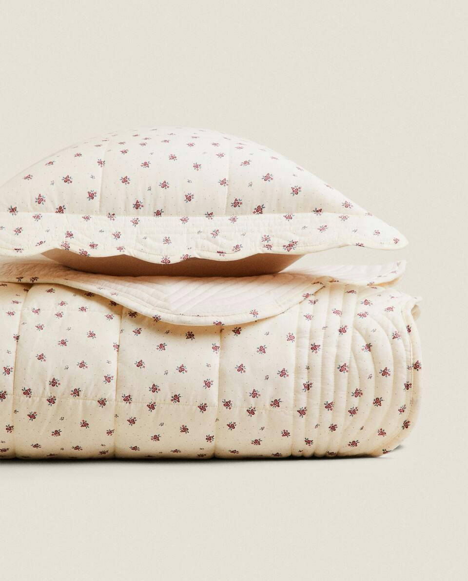 CHILDREN'S FLORAL PRINT QUILT