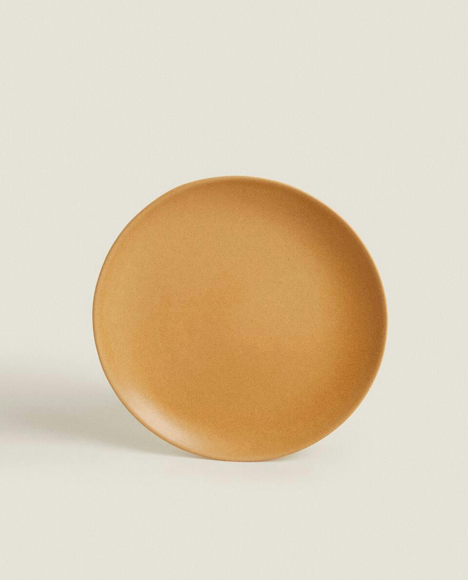 COLOURED STONEWARE TABLEWARE