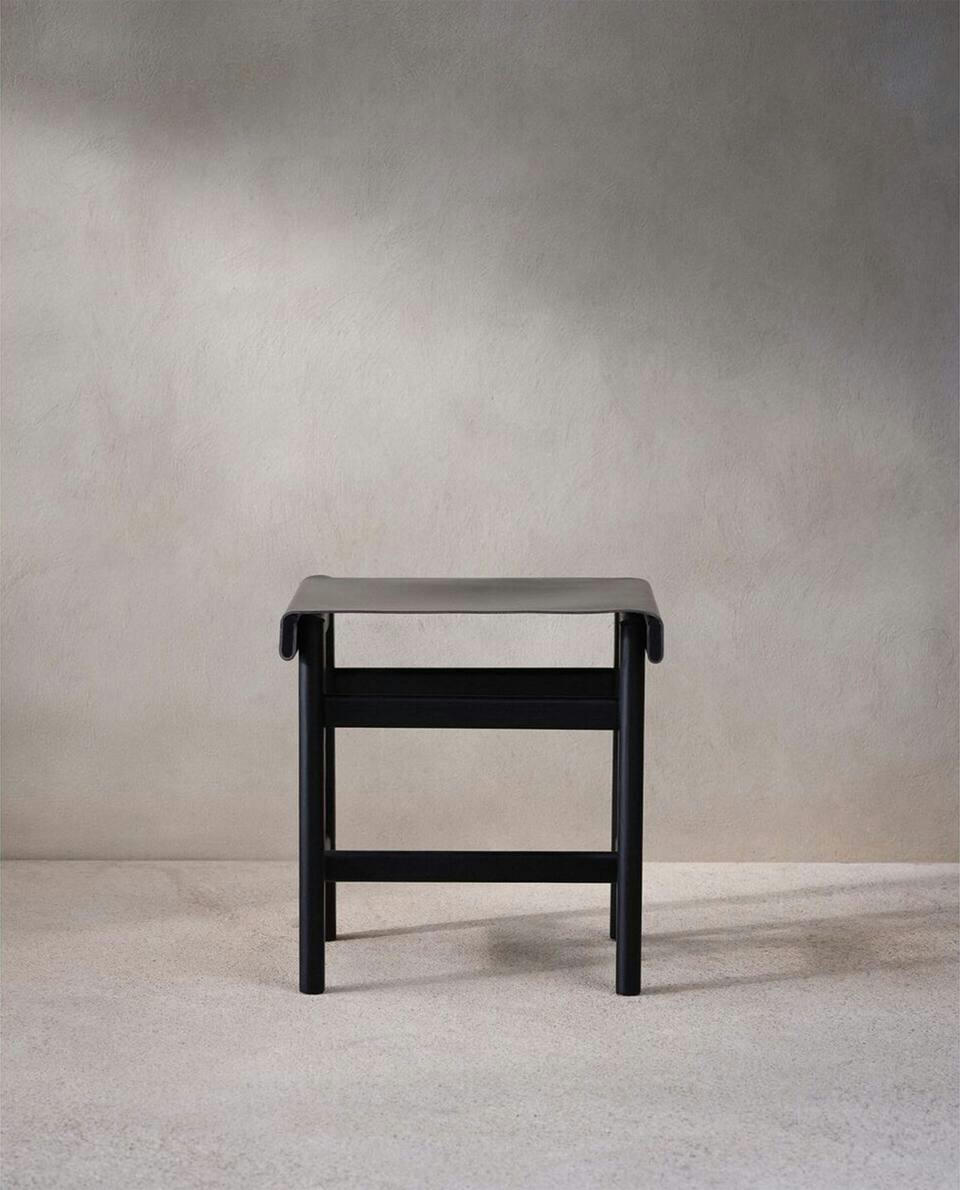 STOOL 01
