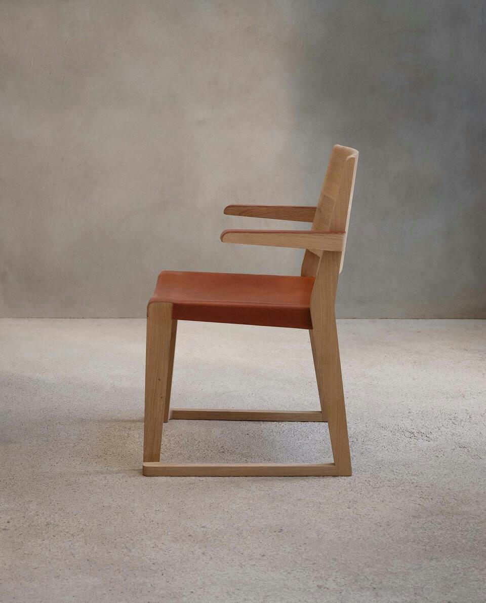 CHAIR 01
