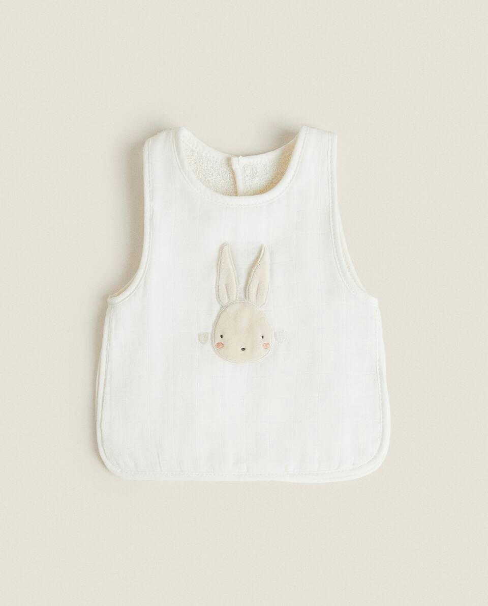 BIB WITH BUNNY APPLIQUé