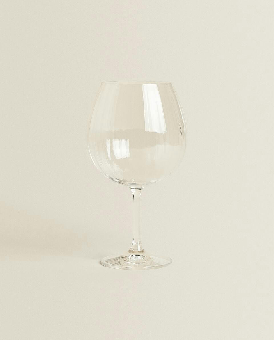 RAISED CRYSTALLINE WINE GLASS