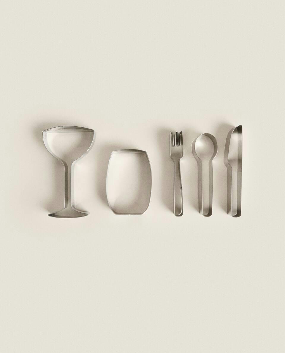 SET OF TABLEWARE-SHAPED STEEL MOULDS