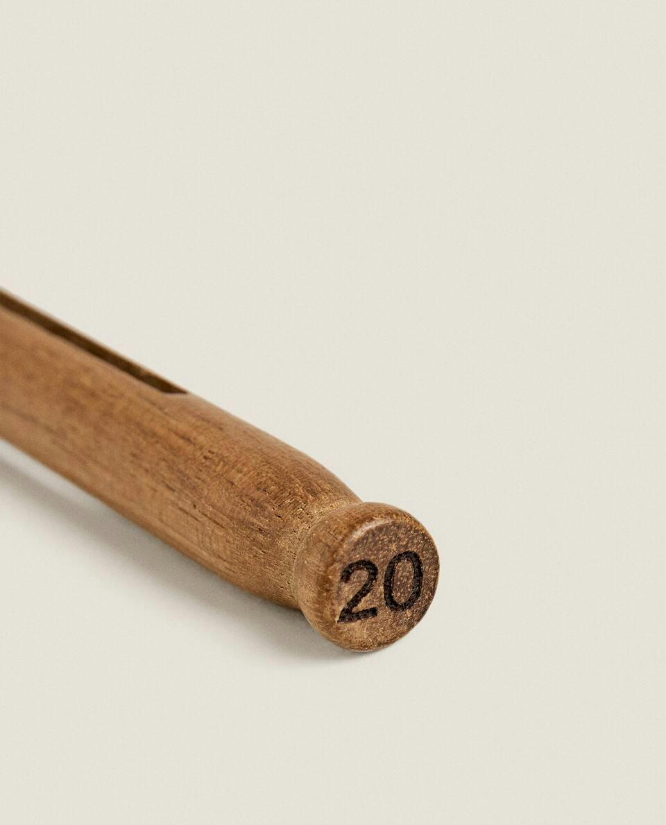 ACACIA WOOD PEGS (SET OF 20)