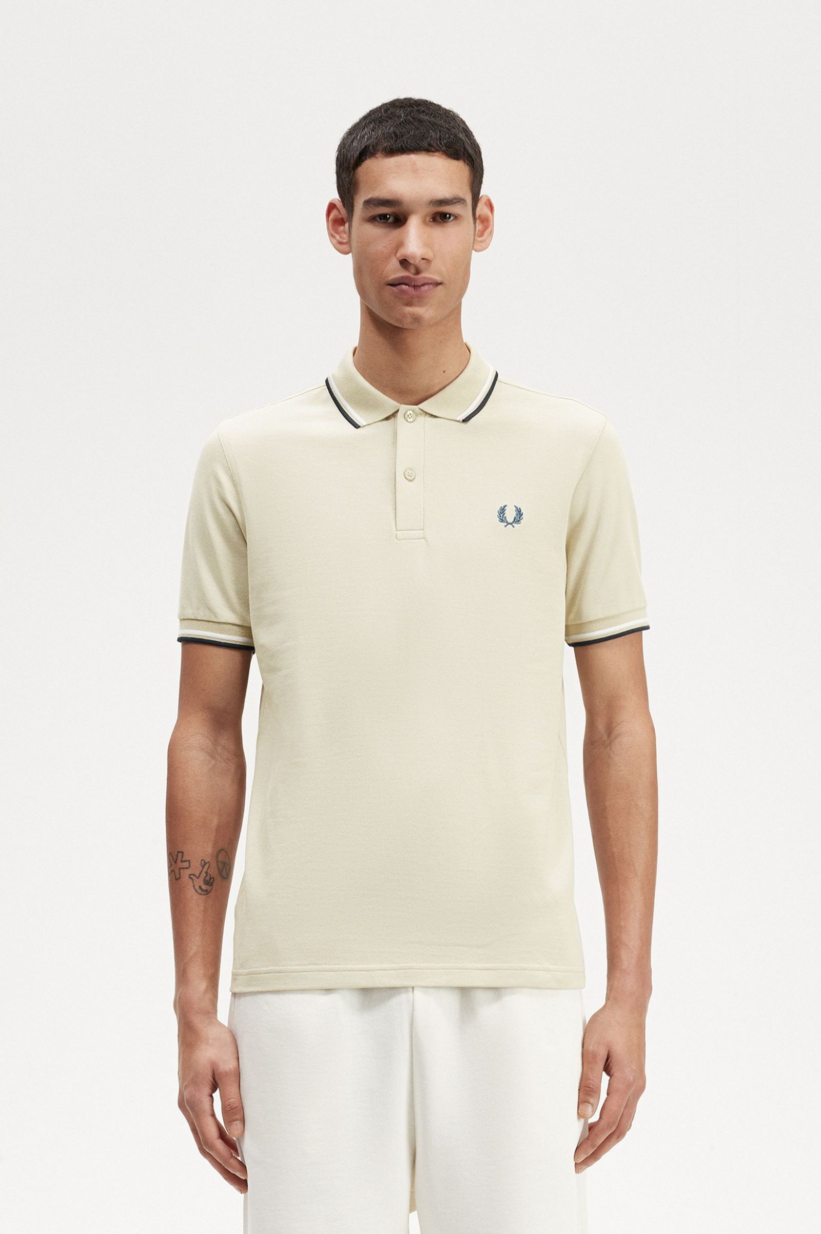 The Fred Perry ShirtM3600 Light Oyster / Snow White / Petrol Blue