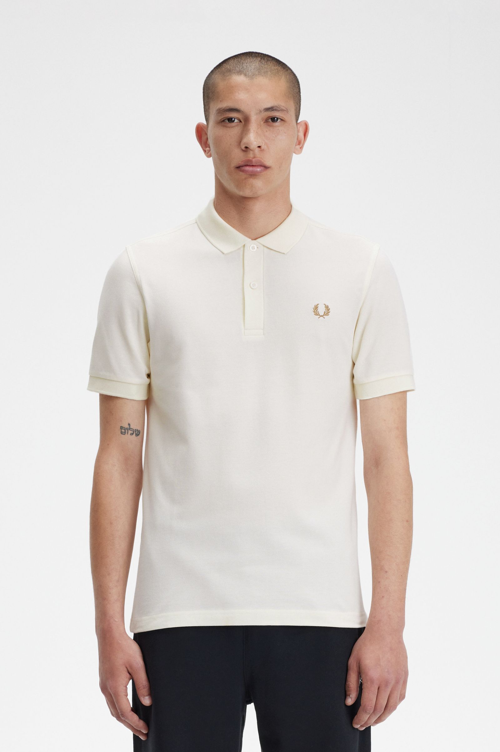 The Fred Perry ShirtM6000 Ecru / Dark Caramel
