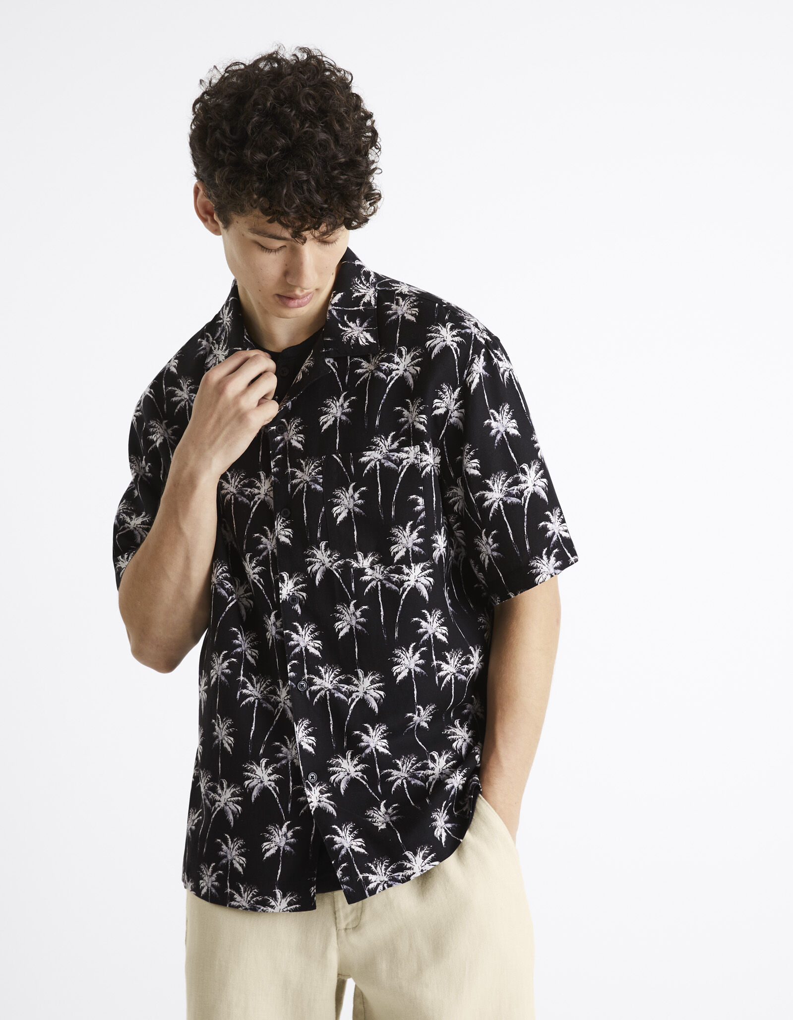 Chemise relax col hawa&iuml;en motif tropical - noir