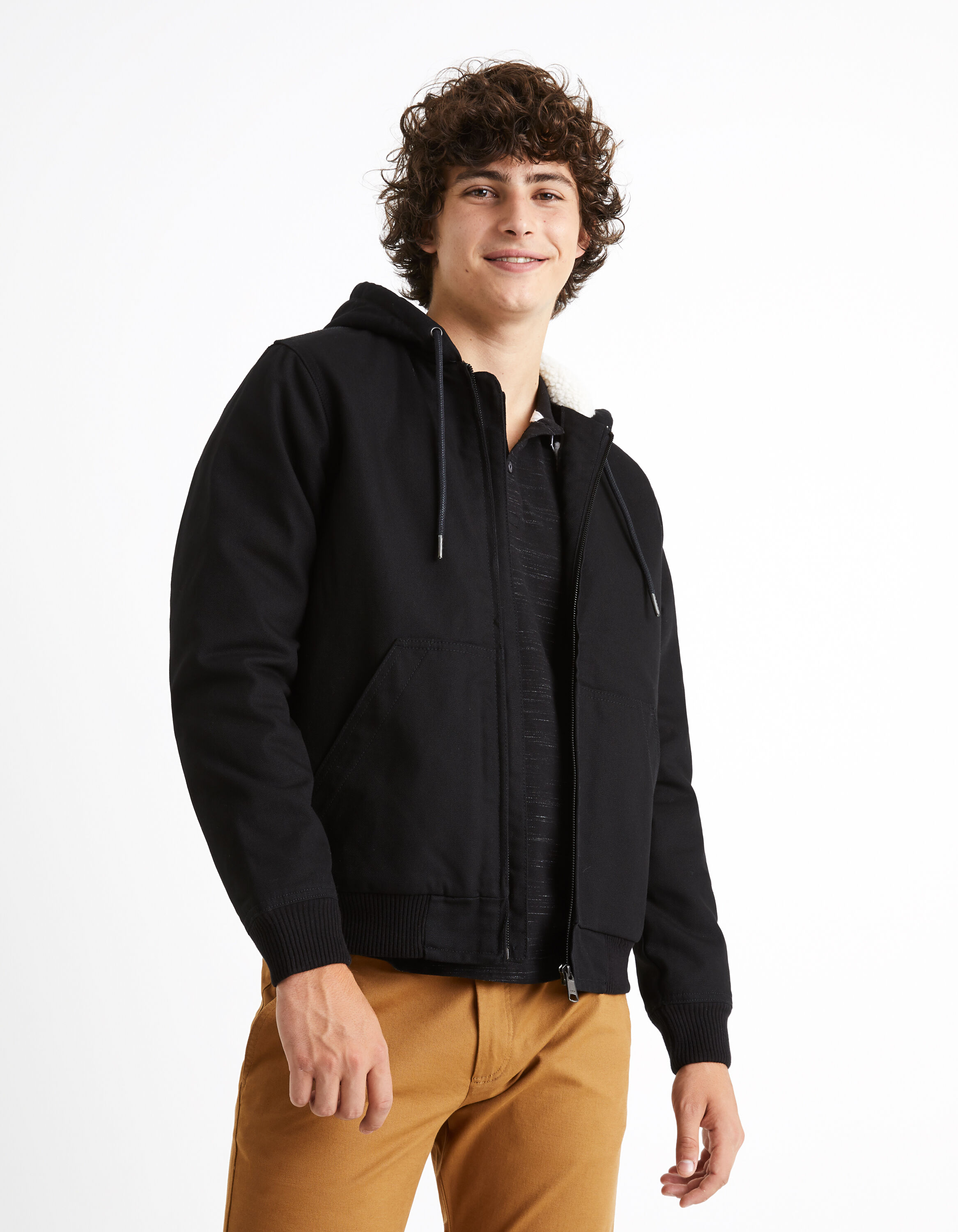 Blouson zipp&eacute; avec capuche doubl&eacute;e sherpa - noir