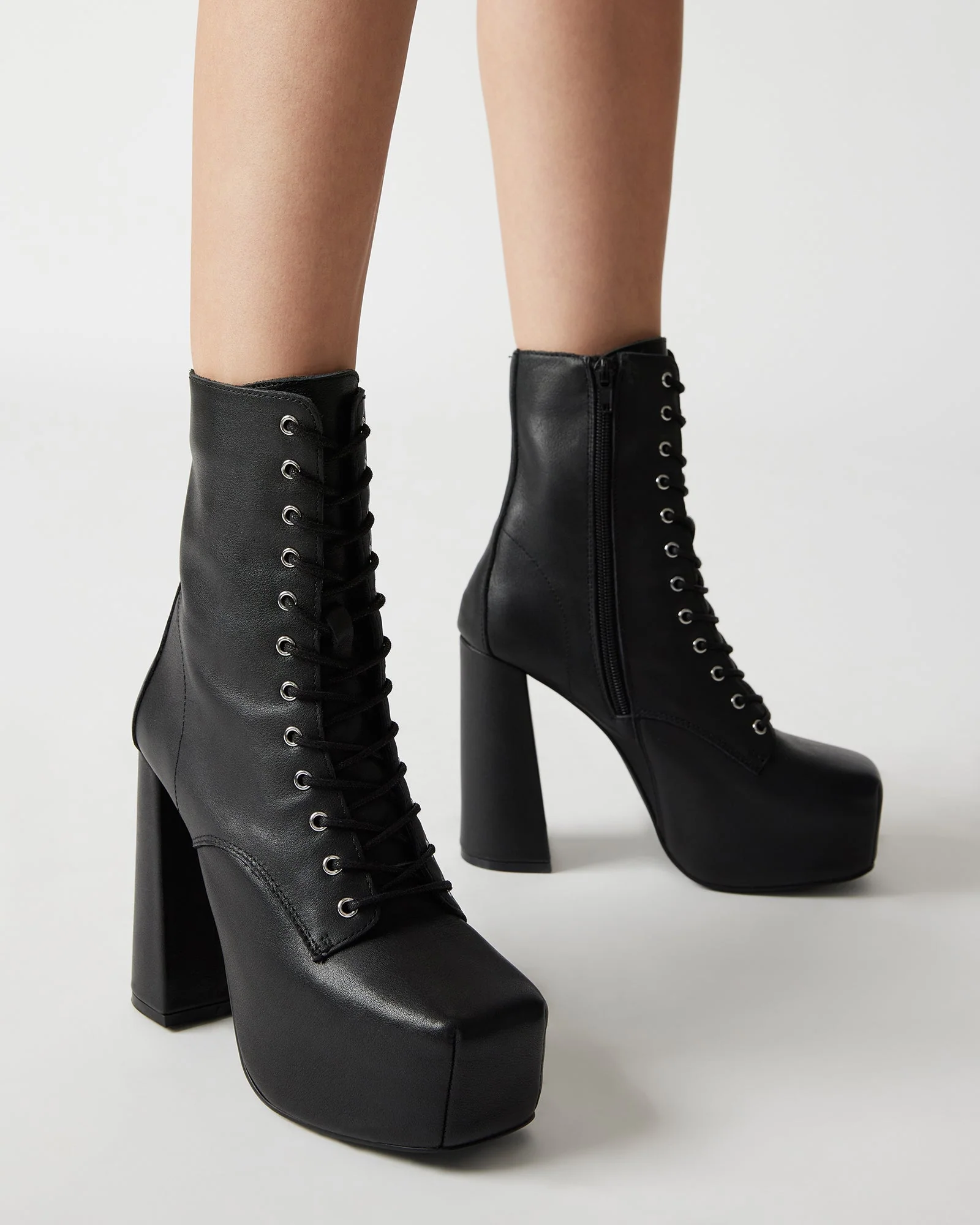 CONFIDENT BLACK LEATHER - SM REBOOTED