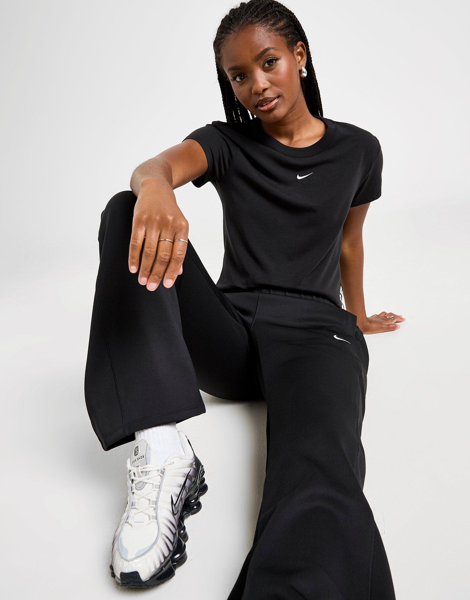 Essential Sportswear Chill Knit T-Shirt