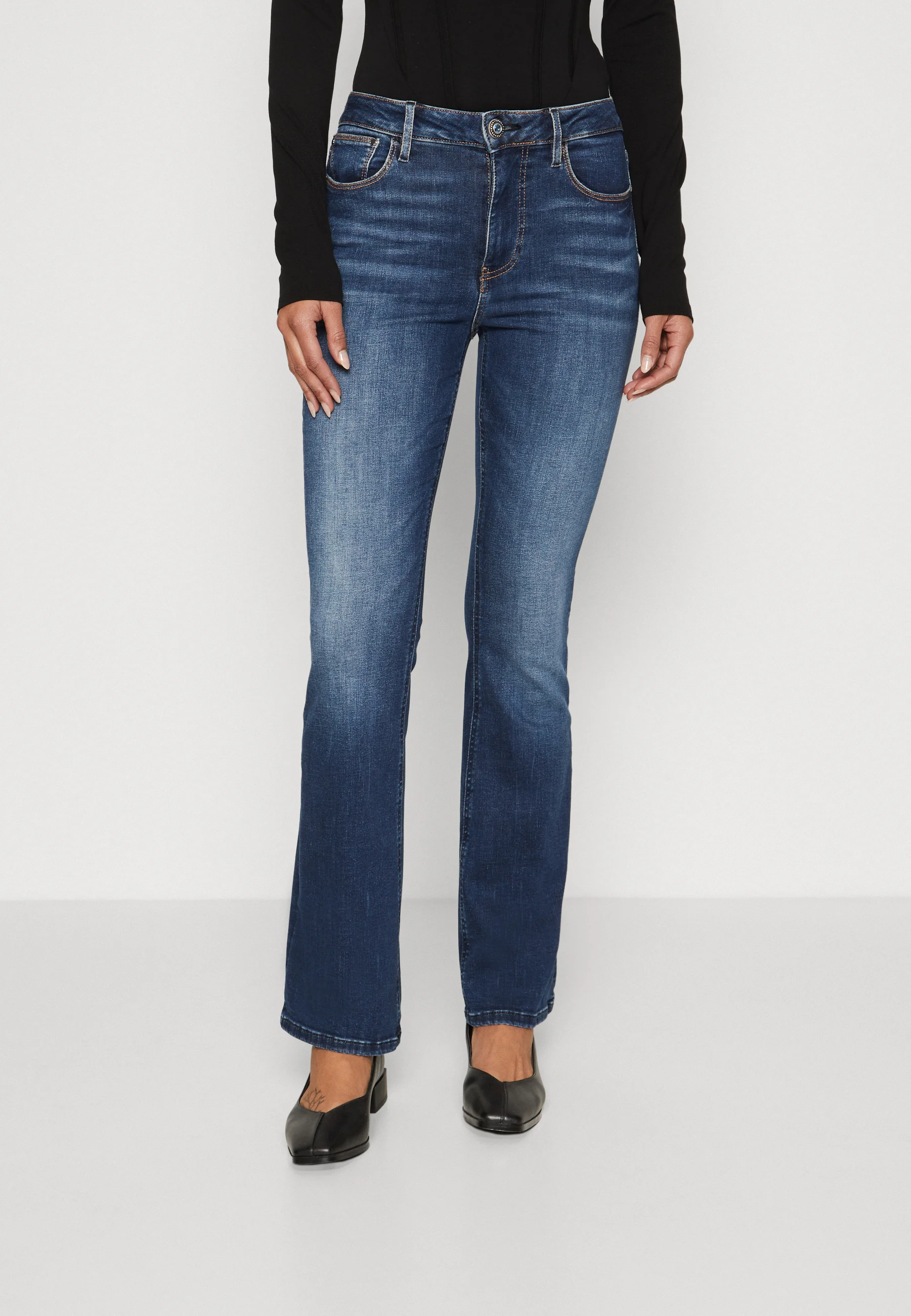 Jeans a zampa