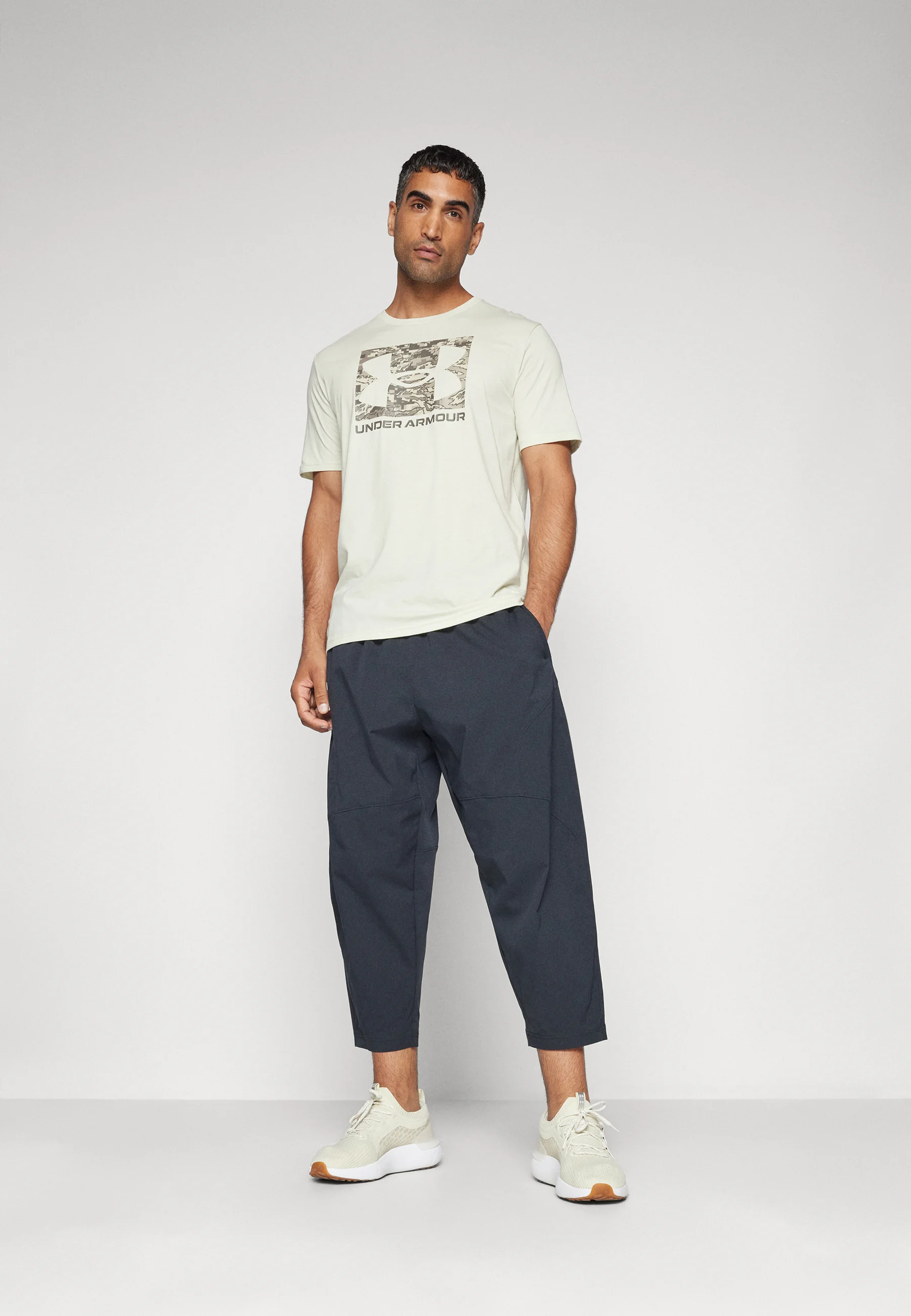 Under Armour UNSTOPPABLE AIRVENT CROP - Pantaloni