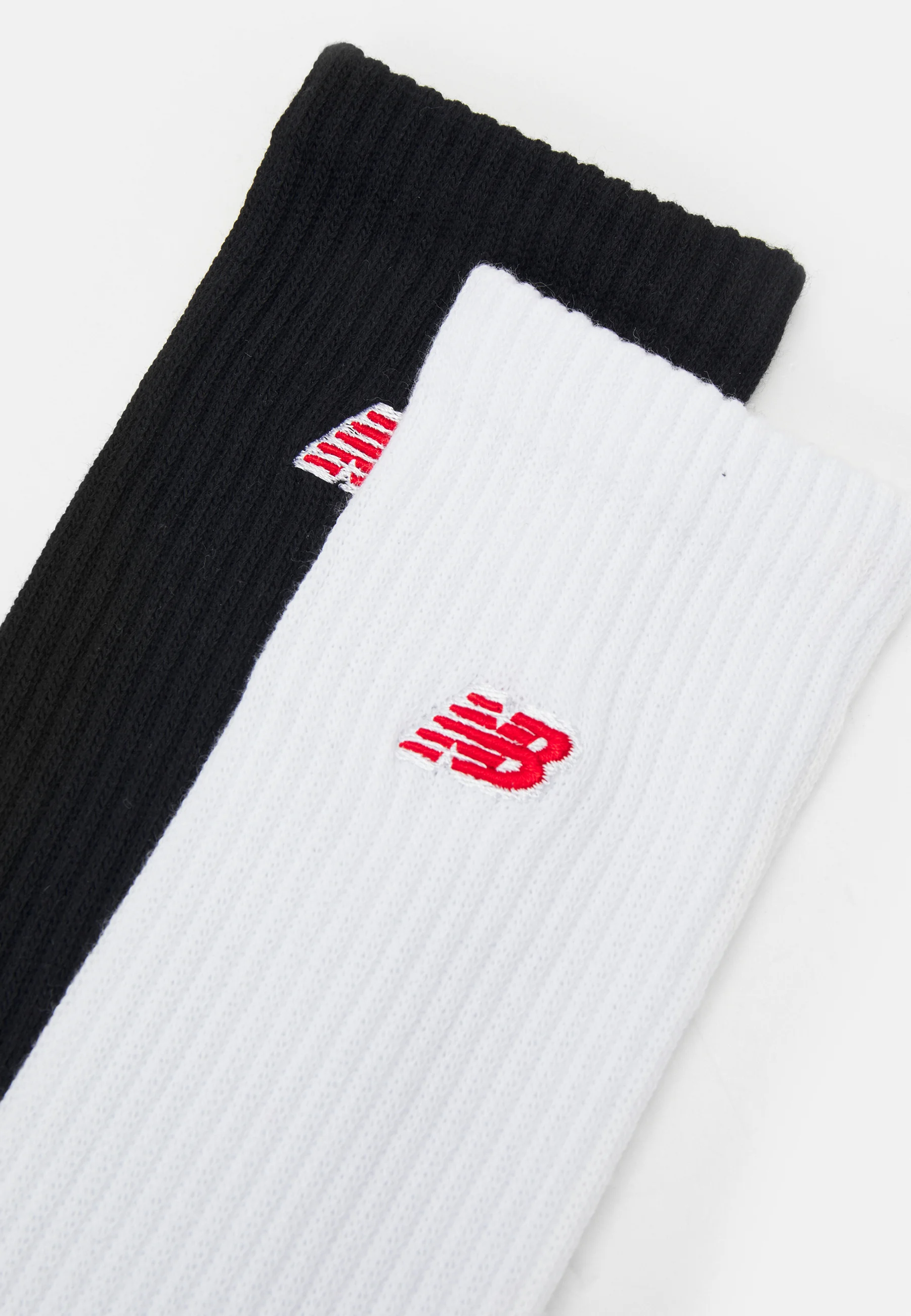 ESSENTIALS CUSHIONED CREW SOCKS PATCH LOGO 3 PACK - Calze