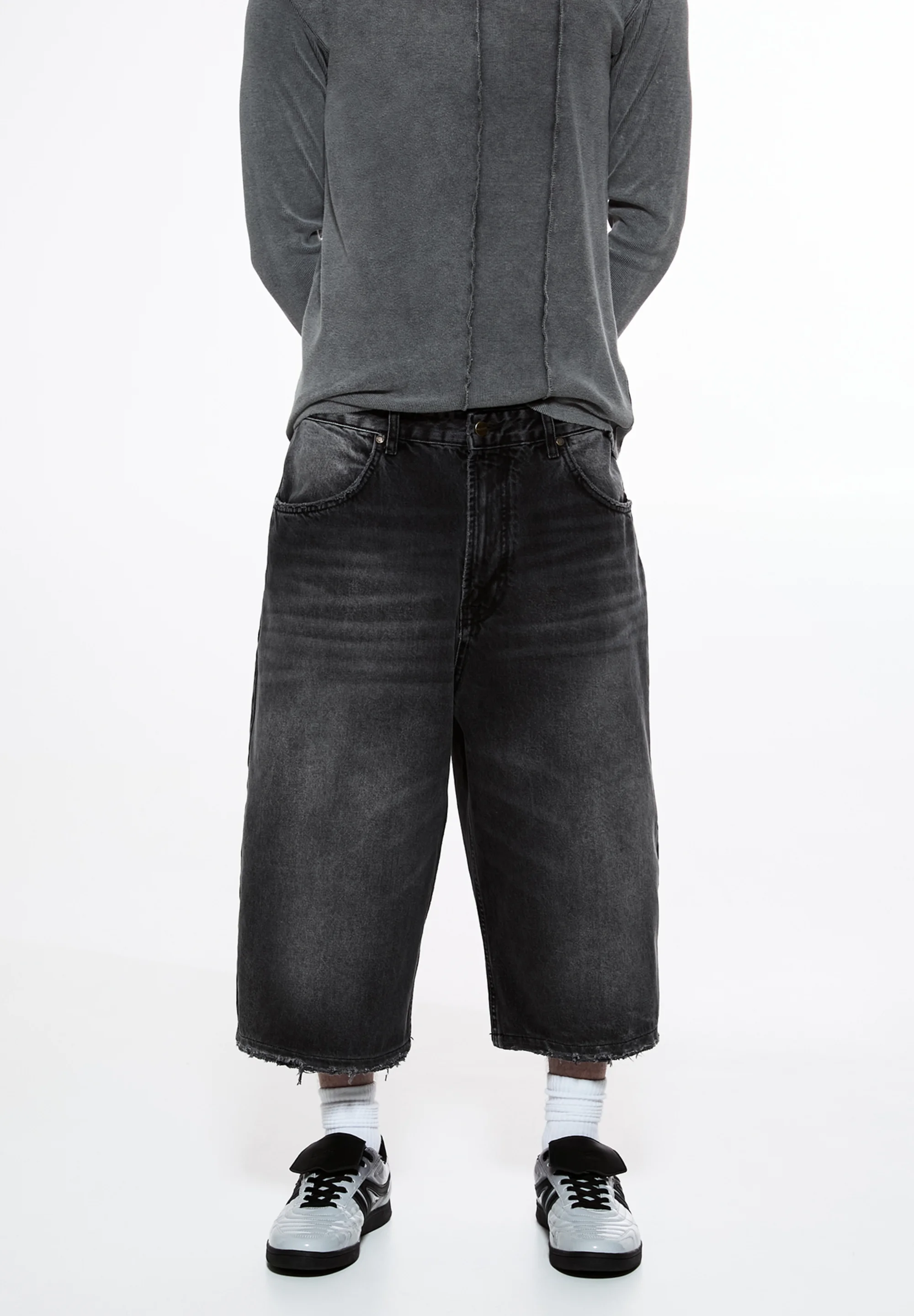 PULL&BEAR SUPER BAGGY WASHED-FINISH BERMUDA - Shorts di jeans