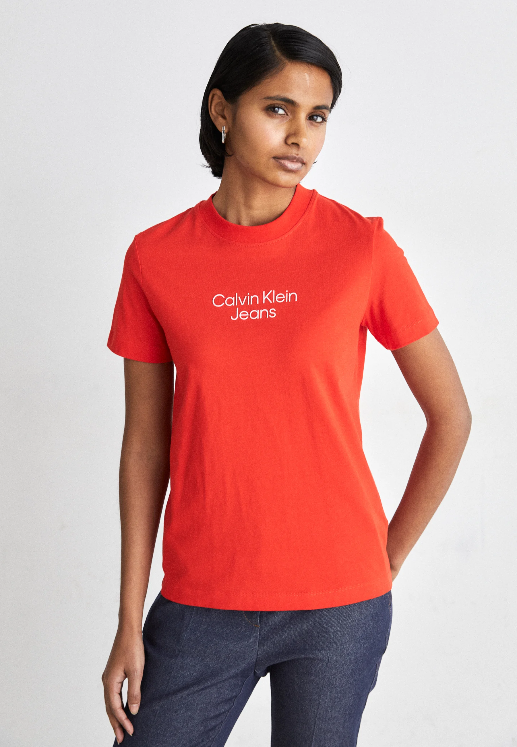 Jeans STACKED INSTITUTIONAL TEE - T-shirt con stampa