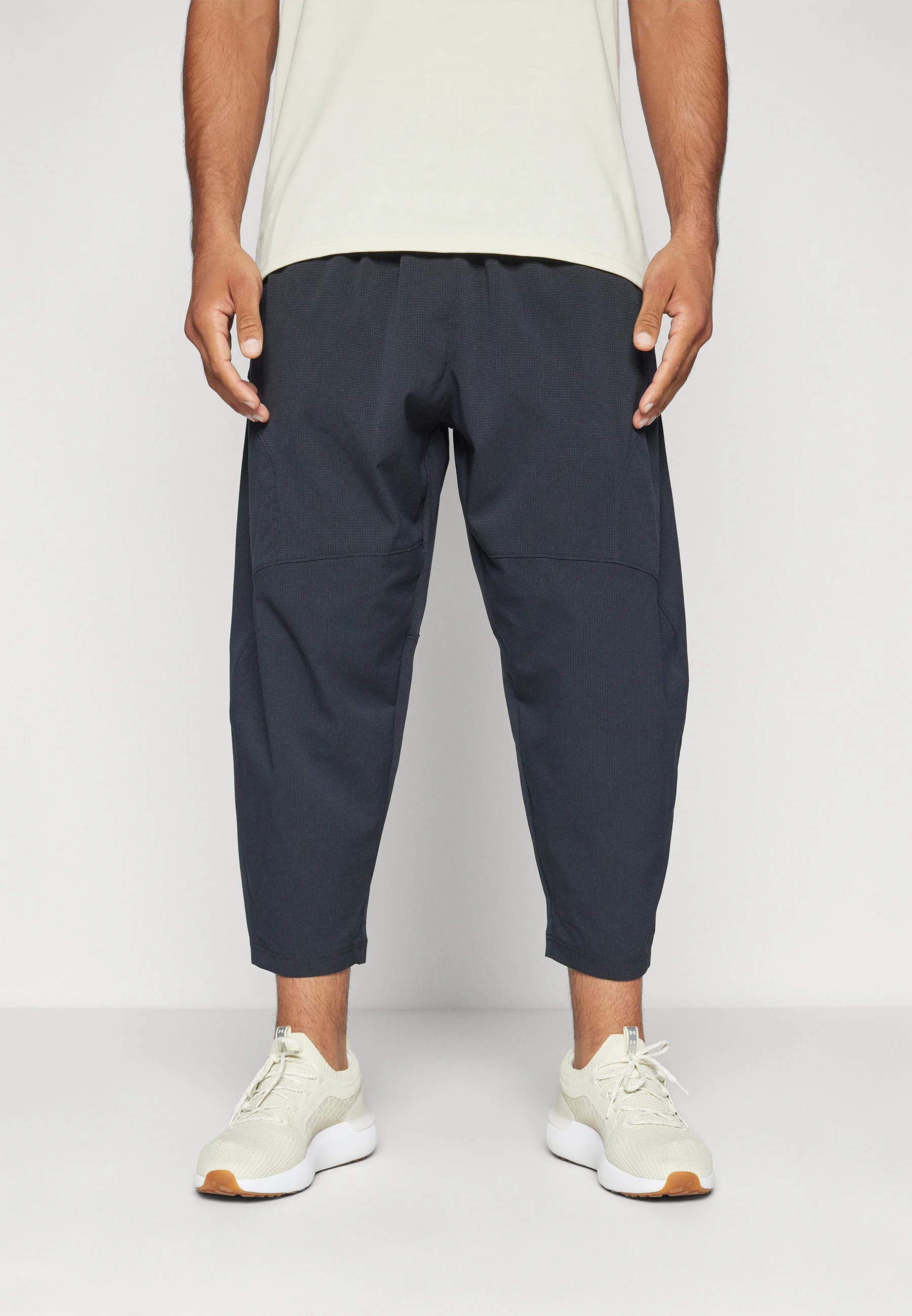 Under Armour UNSTOPPABLE AIRVENT CROP - Pantaloni