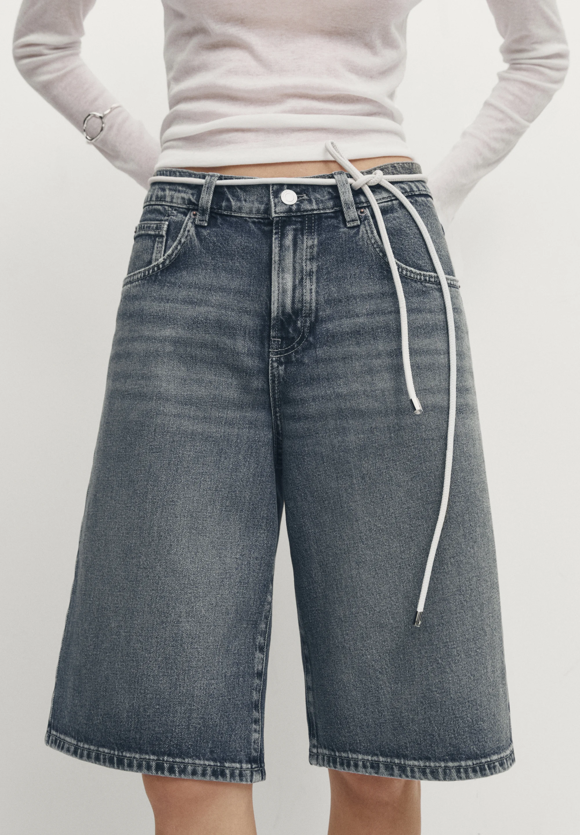 Massimo Dutti MID WASH BERMUDA - Shorts di jeans
