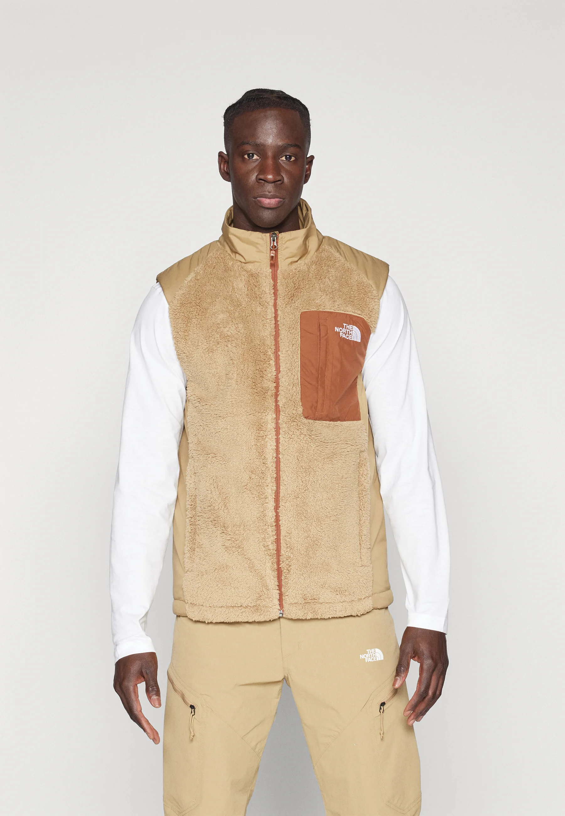 JUNCAL VEST - Smanicato