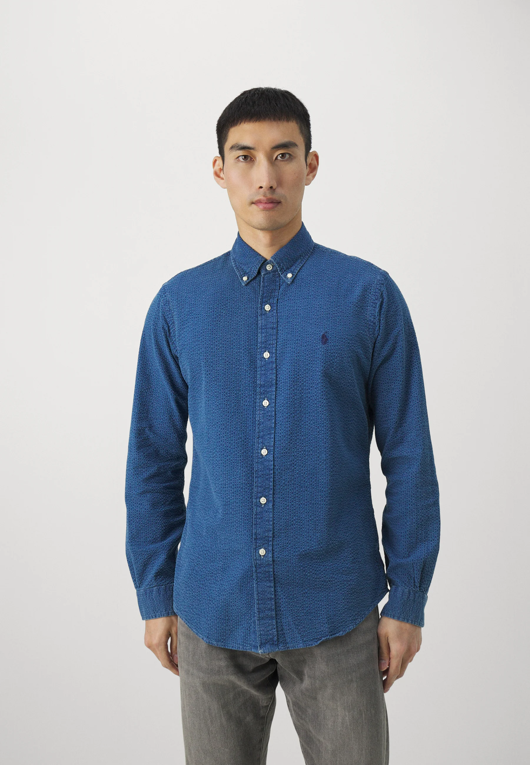 - Camicia