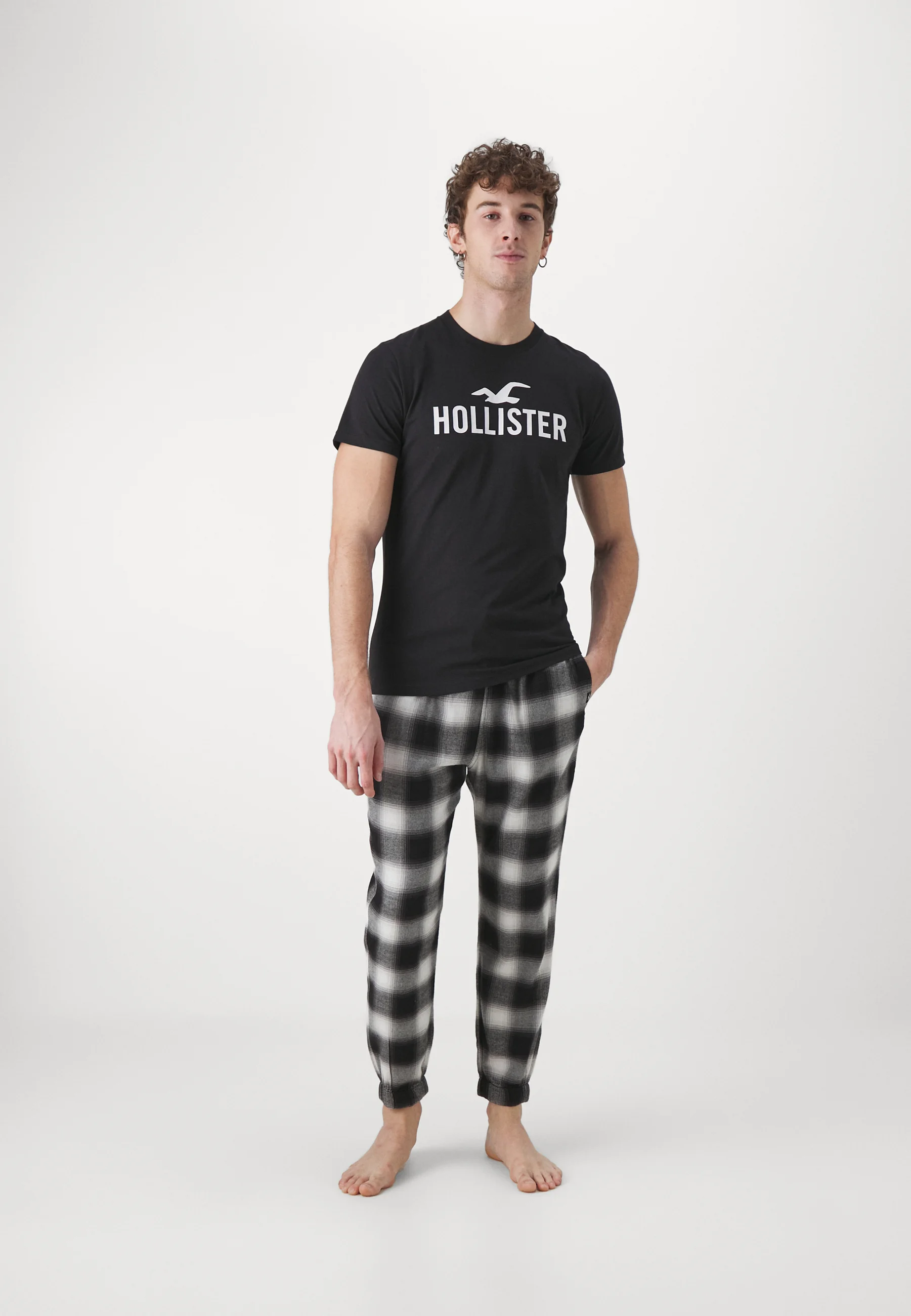 Hollister Co. LOGO GRAPHIC TEE & PANTS - Pigiama