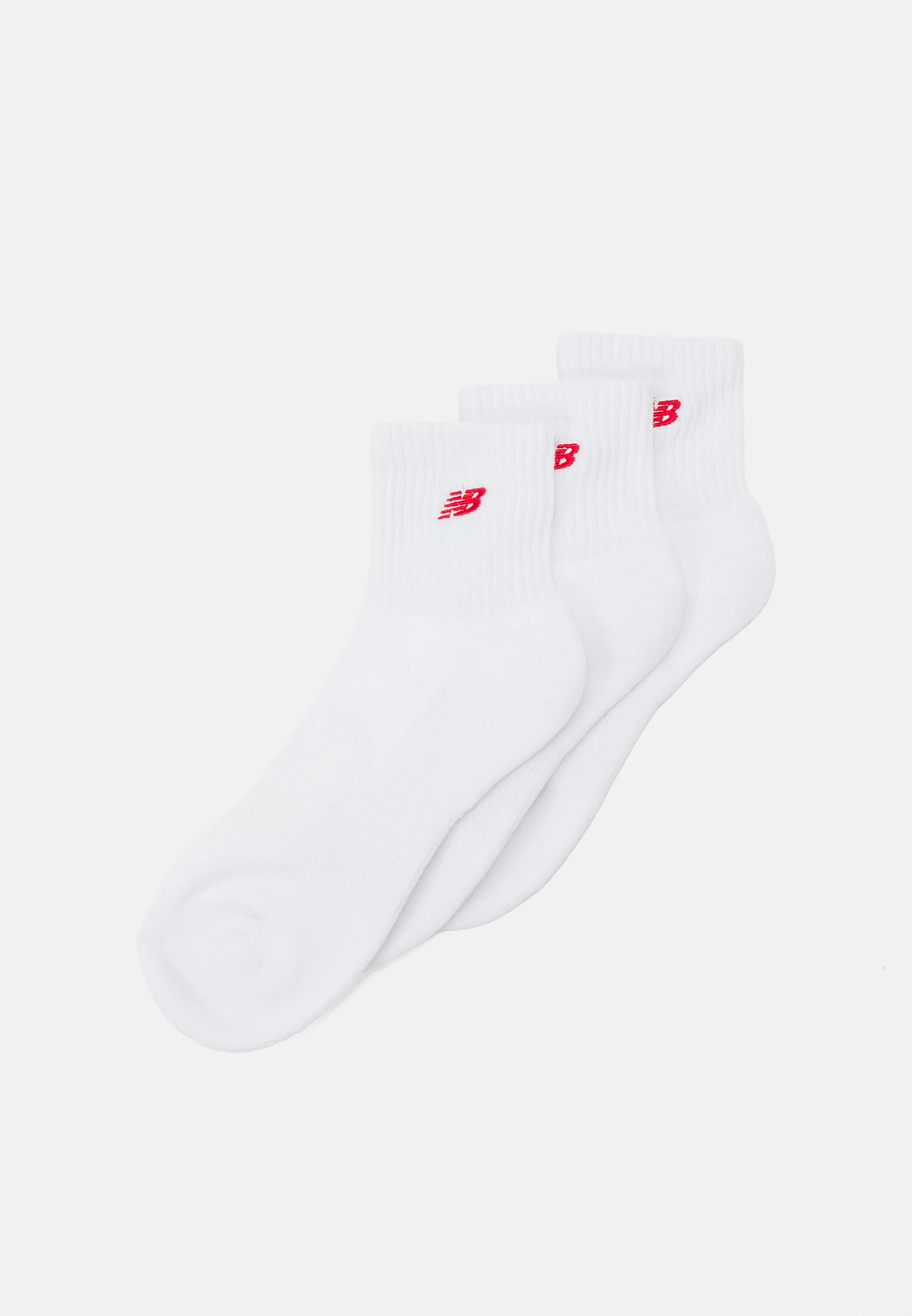 ESSENTIALS CUSHIONED ANKLE SOCKS PATCH LOGO 3 PACK - Calze