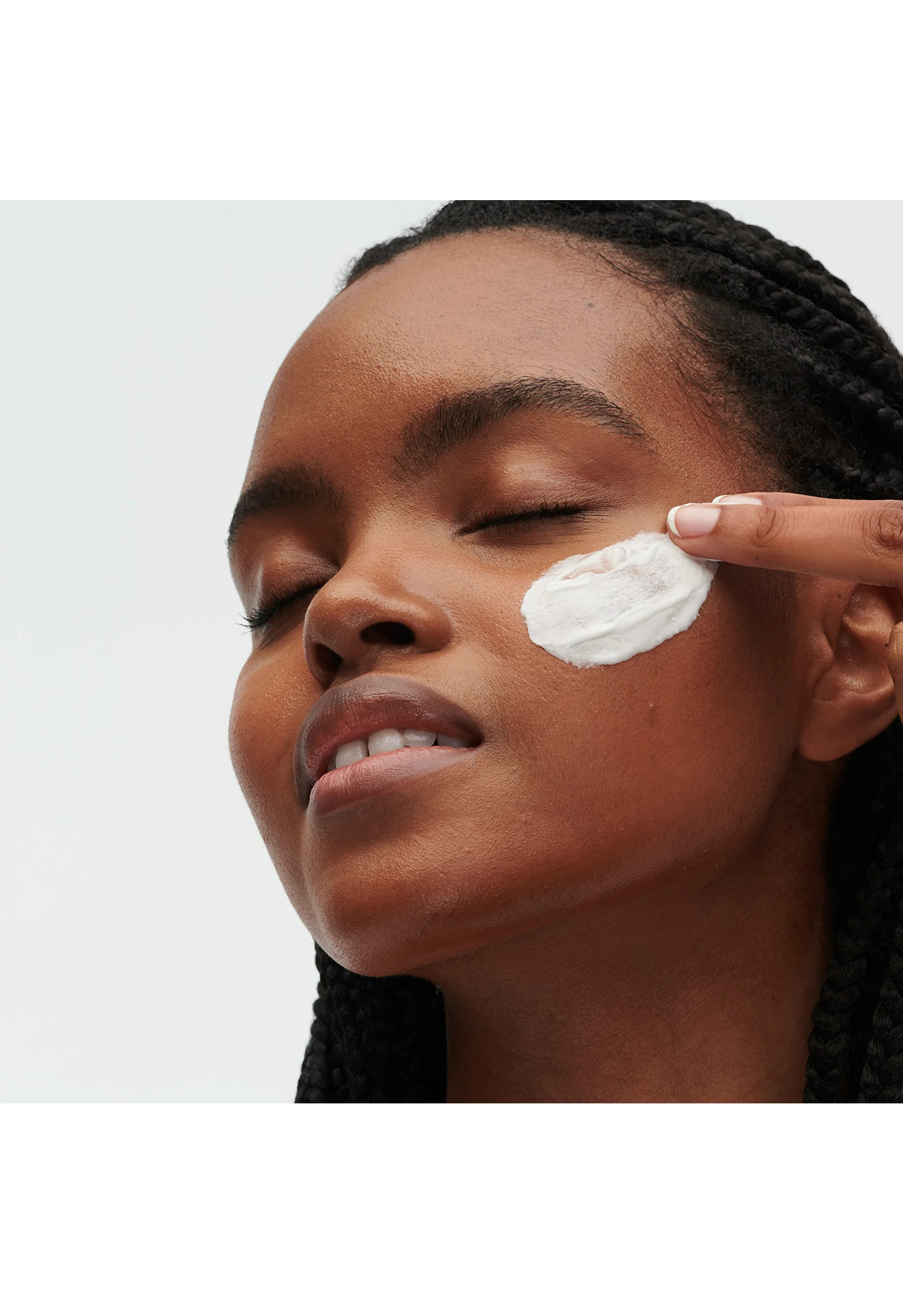 MAC HYPER REAL CREAM TO FOAM CLEANSER - Detergente