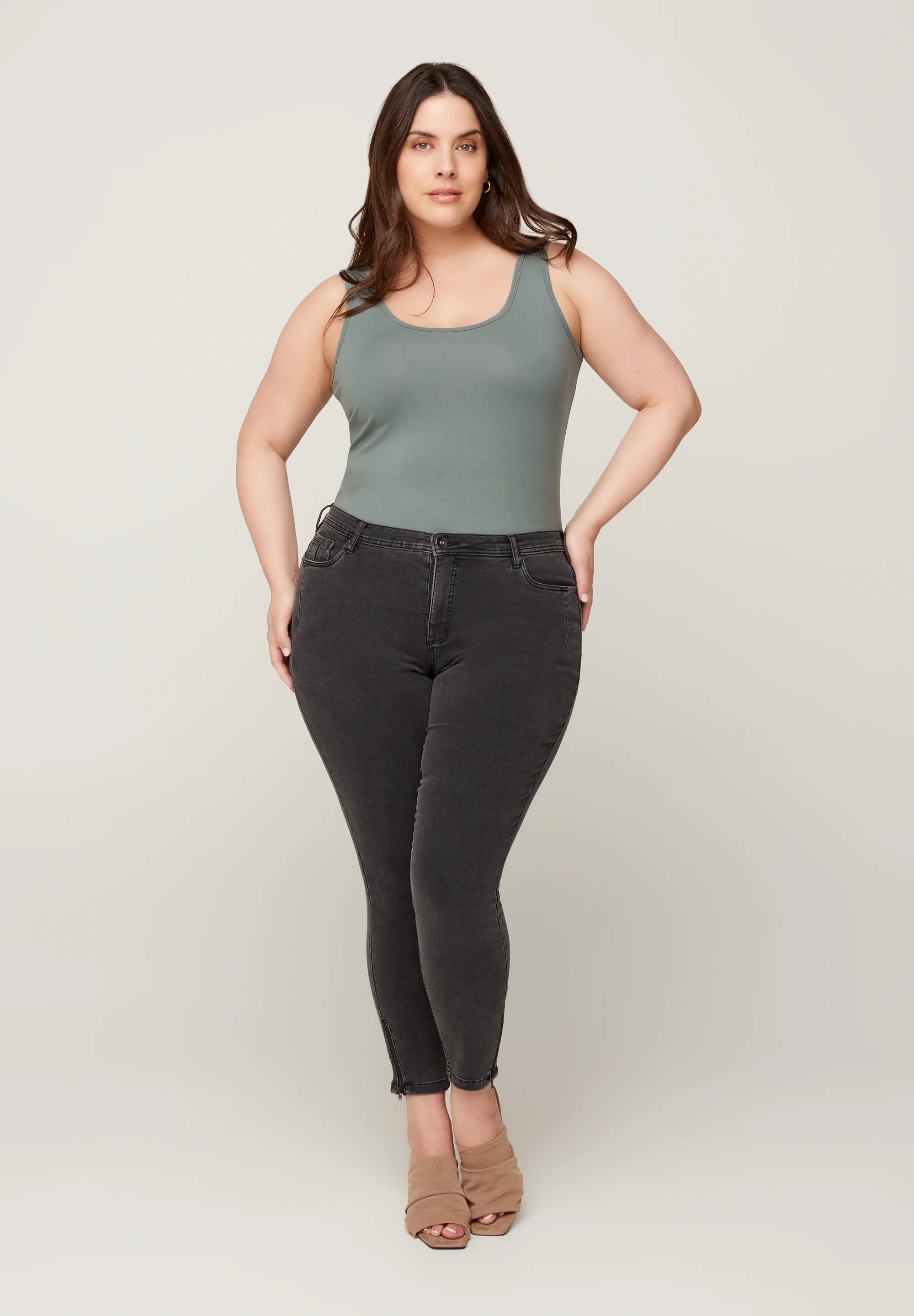 Zizzi CROPPED AMY JEANS MIT REIßVERSCHLUSS - Jeans slim fit