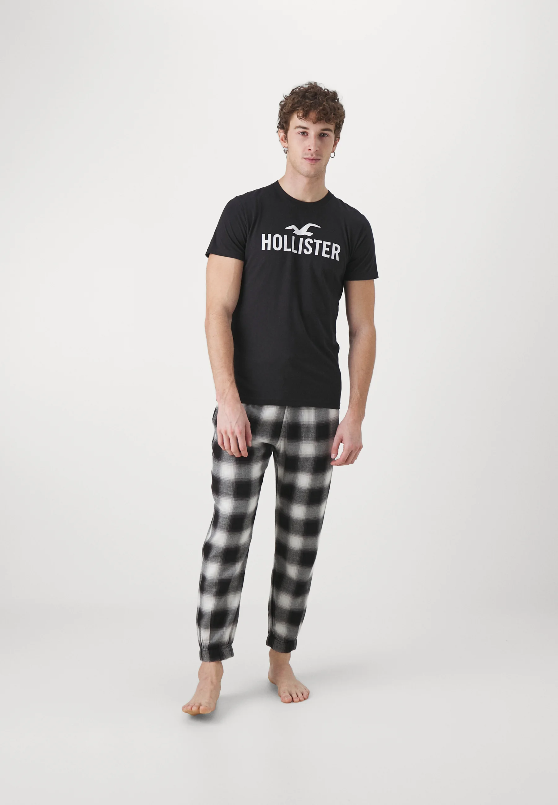 Hollister Co. LOGO GRAPHIC TEE & PANTS - Pigiama