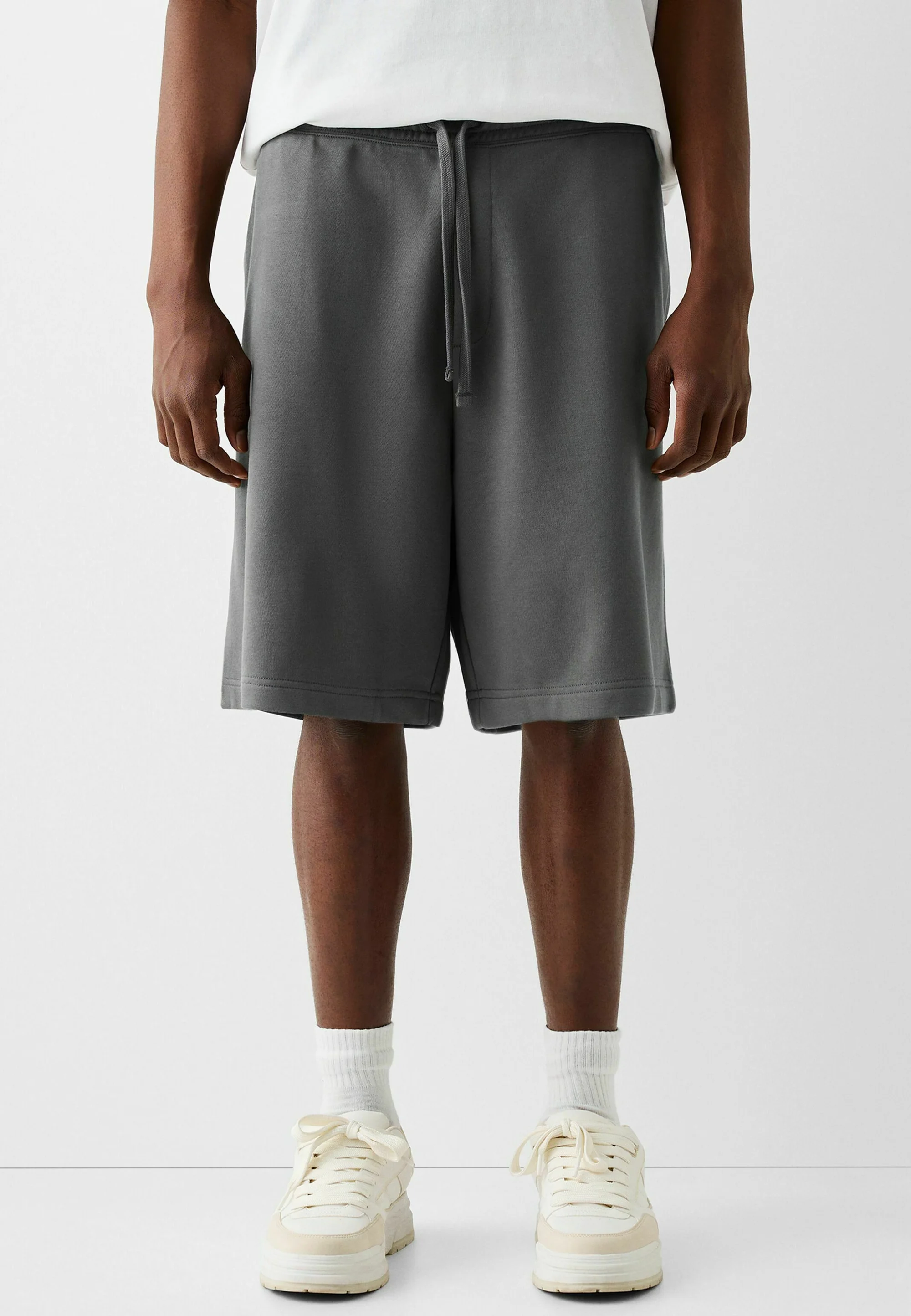 Bershka BAGGY - BERMUDA - Shorts