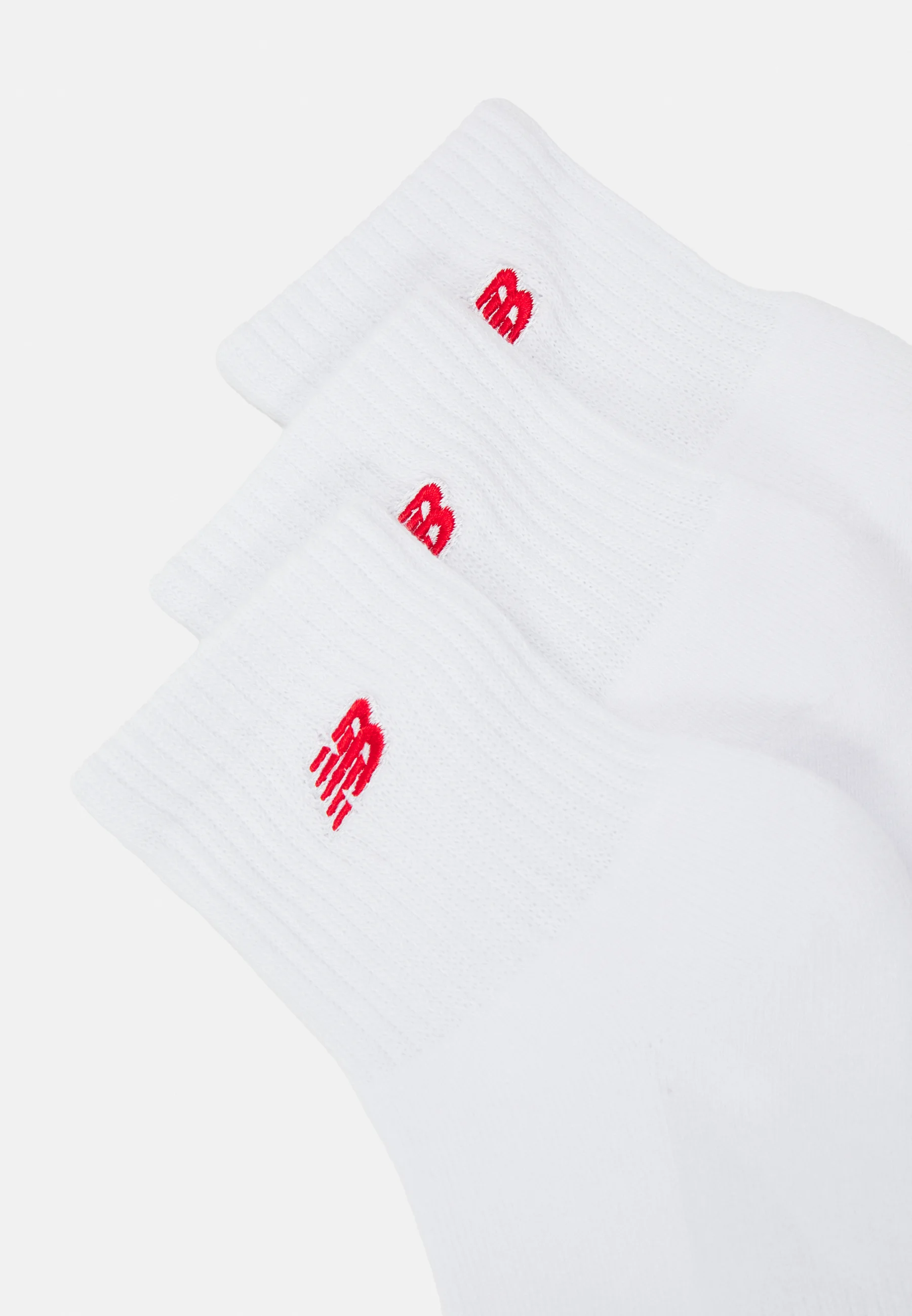 ESSENTIALS CUSHIONED ANKLE SOCKS PATCH LOGO 3 PACK - Calze