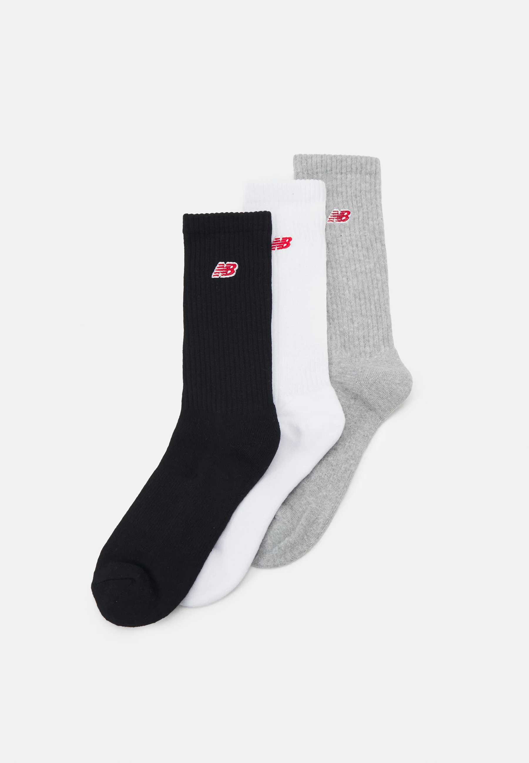 ESSENTIALS CUSHIONED CREW SOCKS PATCH LOGO 3 PACK - Calze
