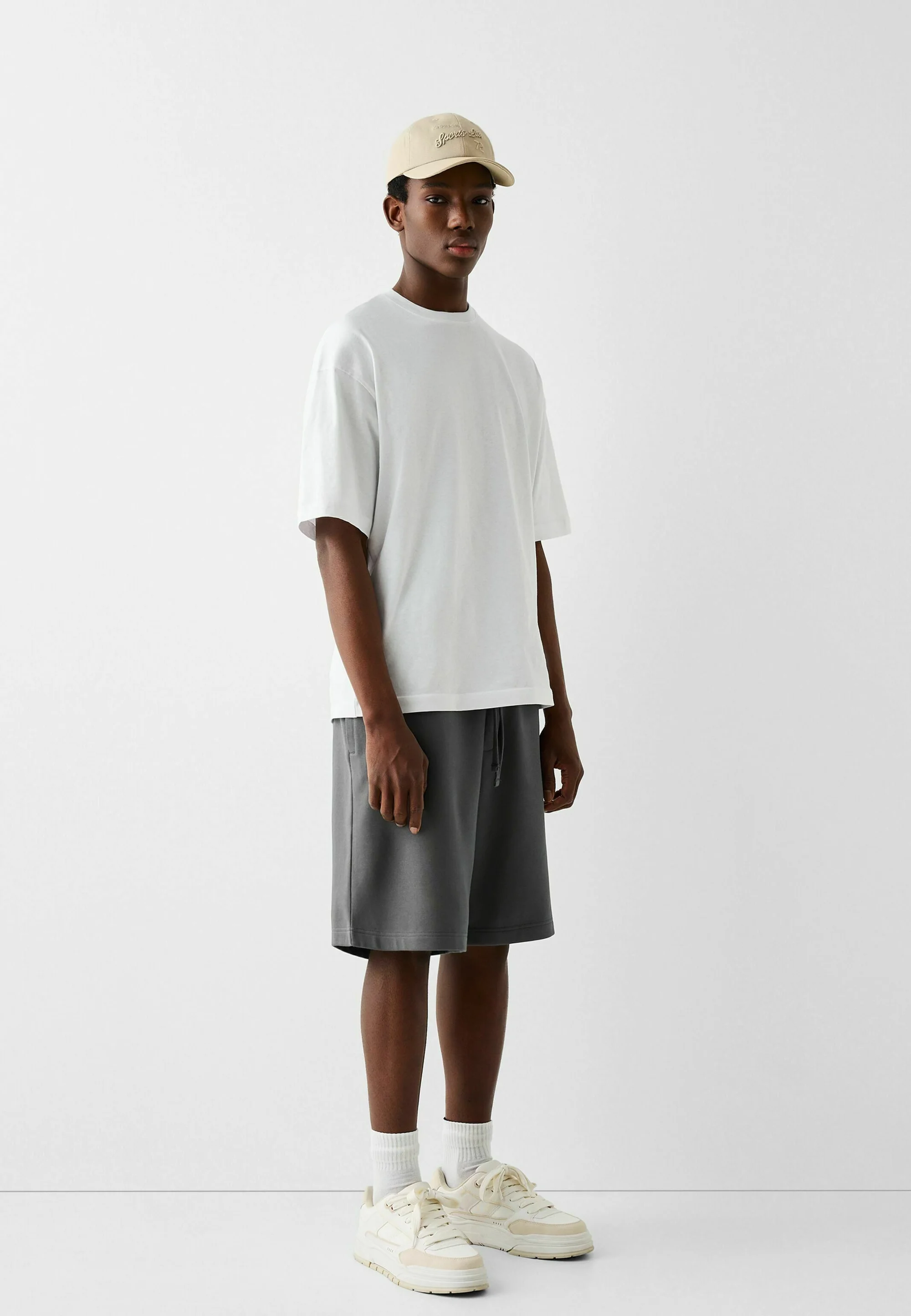 Bershka BAGGY - BERMUDA - Shorts