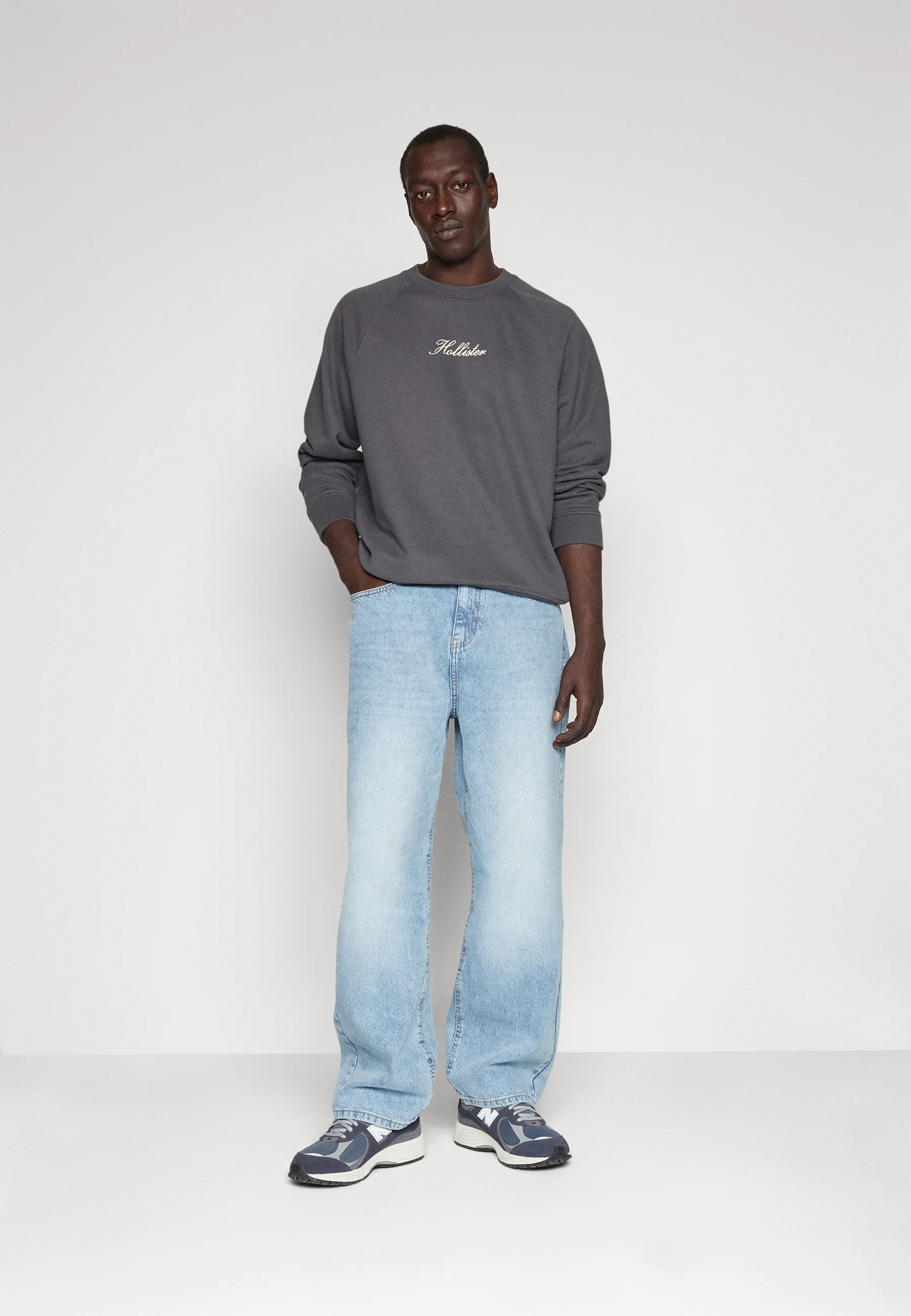 Hollister Co. EXCLUSIVE CREW- Felpa