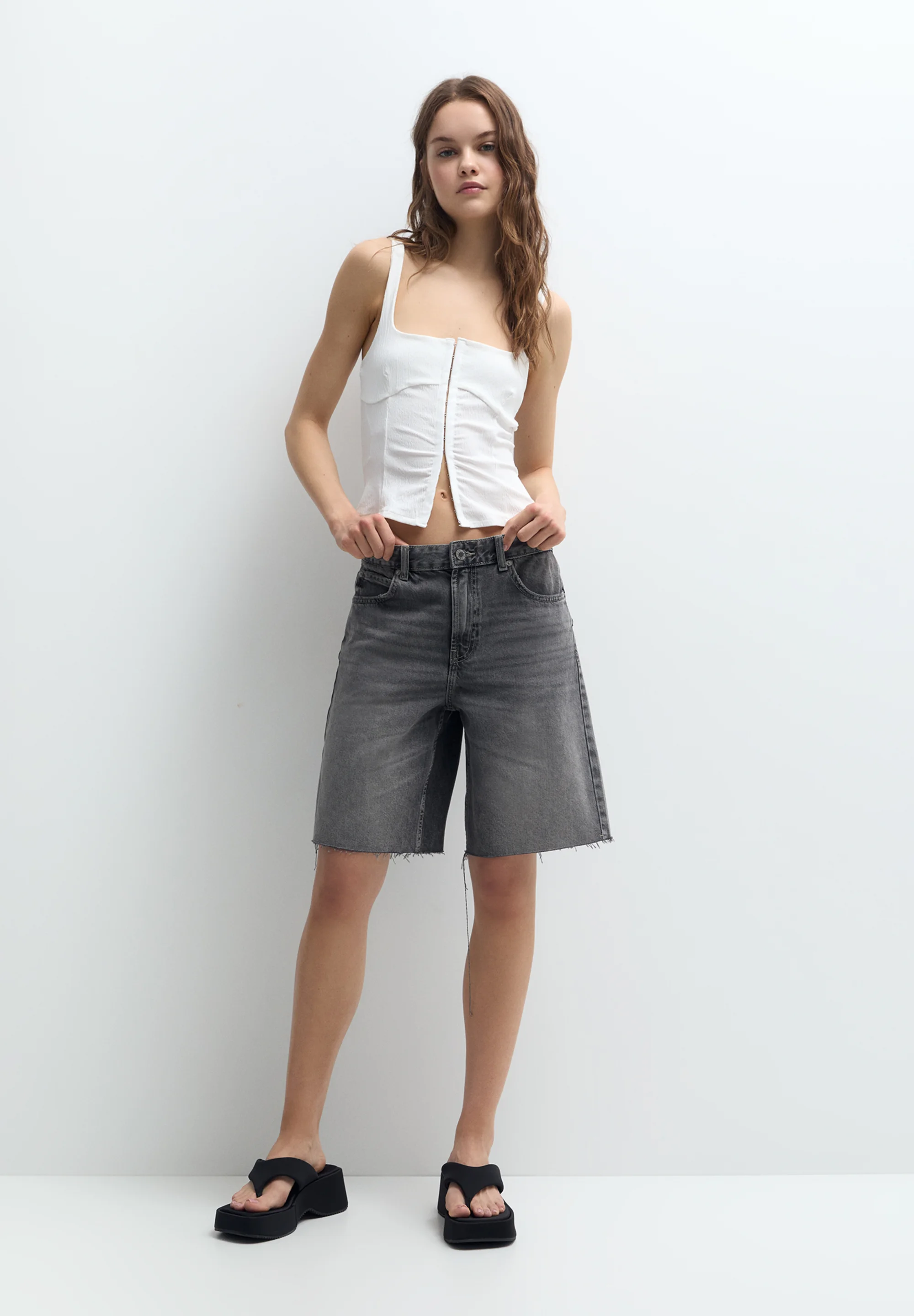 PULL&BEAR SKATER - BERMUDA - Shorts di jeans