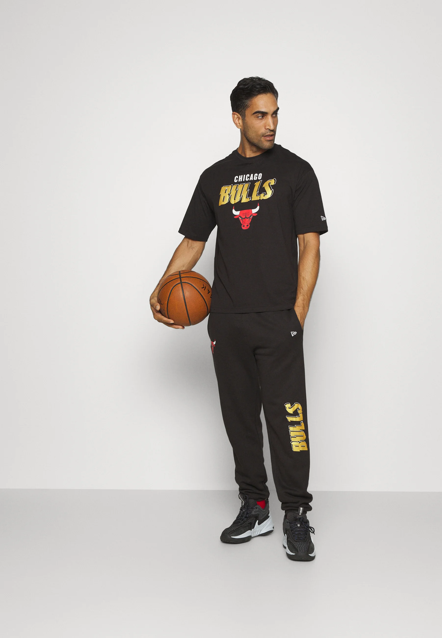 New Era NBA CHICAGO BULLS TEAM SCRIPT - Pantaloni sportivi