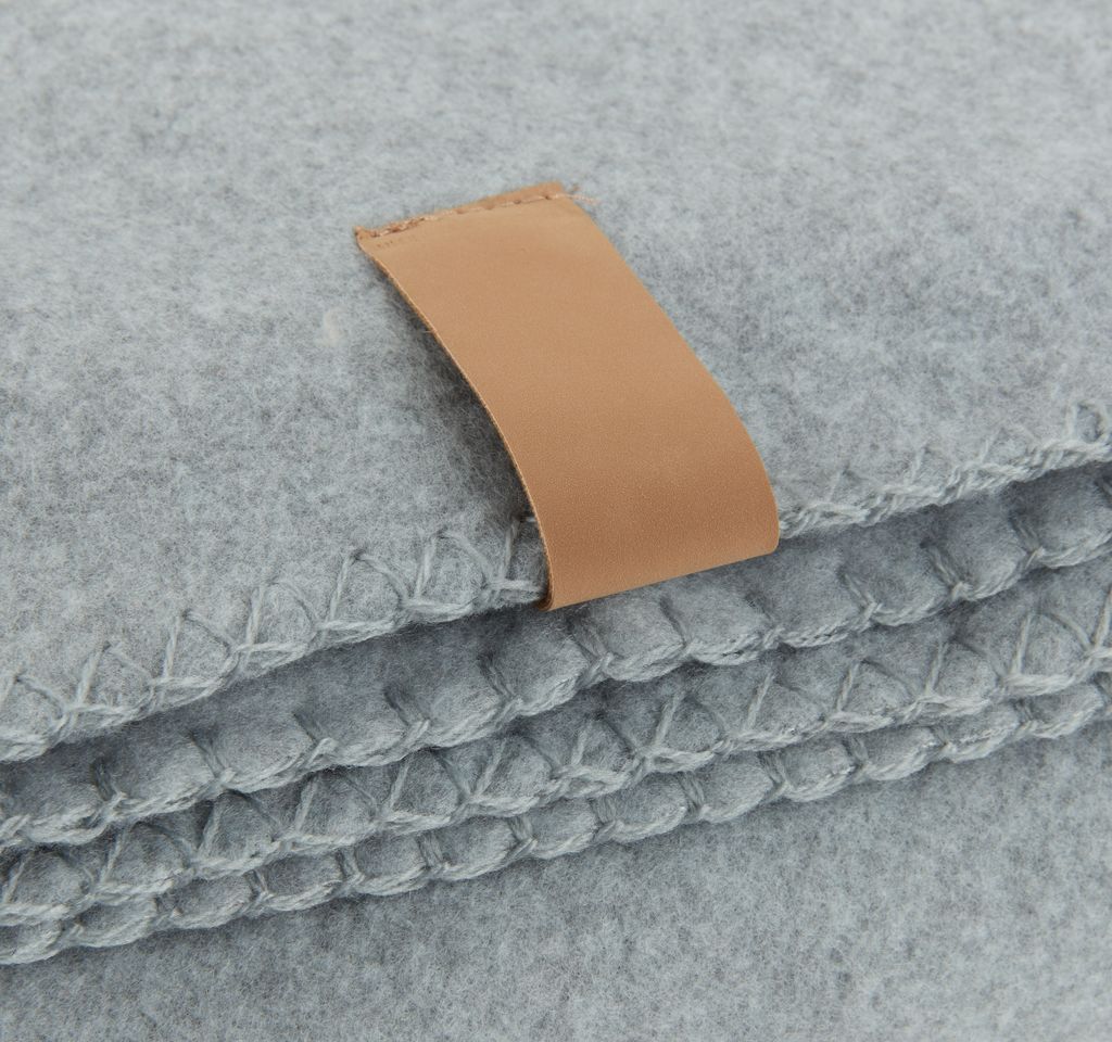 Fleece throw DAGLILJE 130x170 light grey