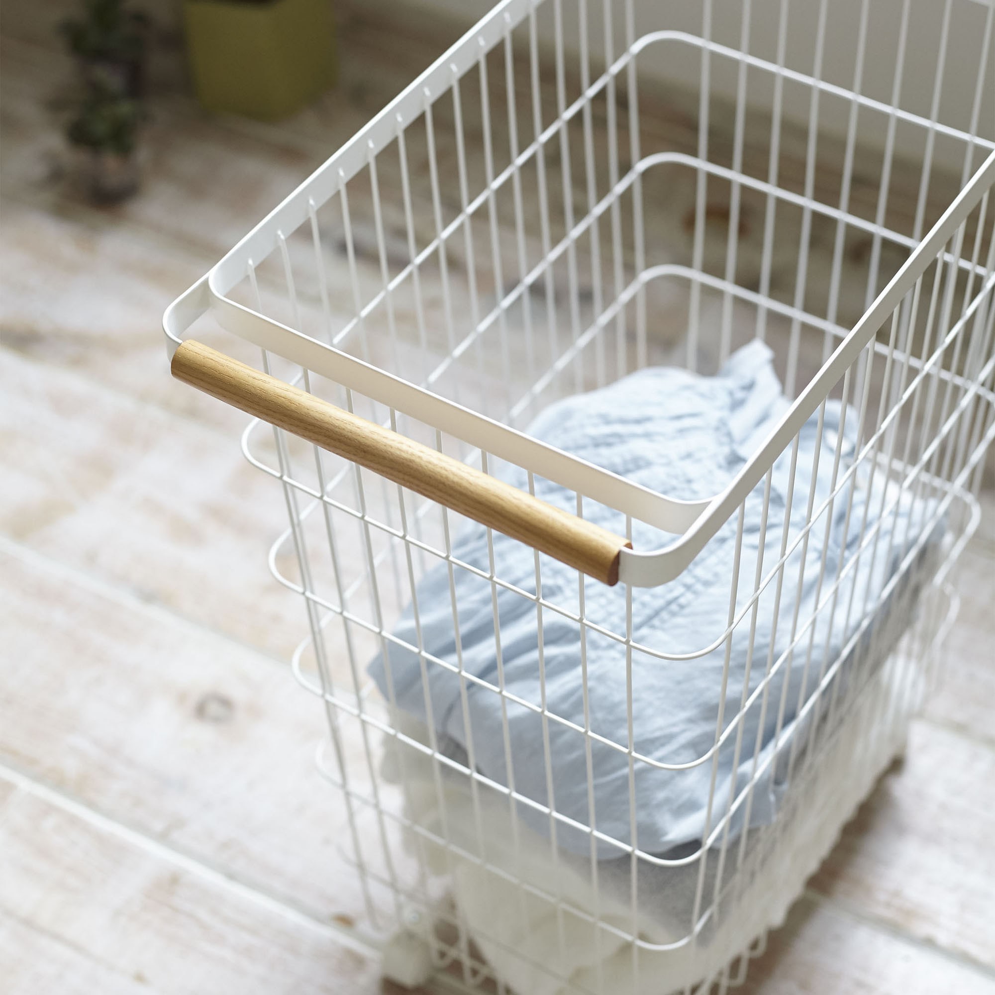 Yamazaki Home Tosca Rolling Wire Laundry Basket