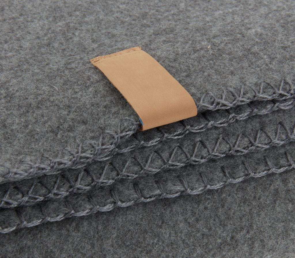 Fleece throw DAGLILJE 130x170 dark grey