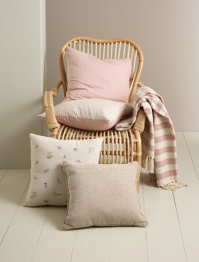 Cushion cover GULDREGN 50x50 rose