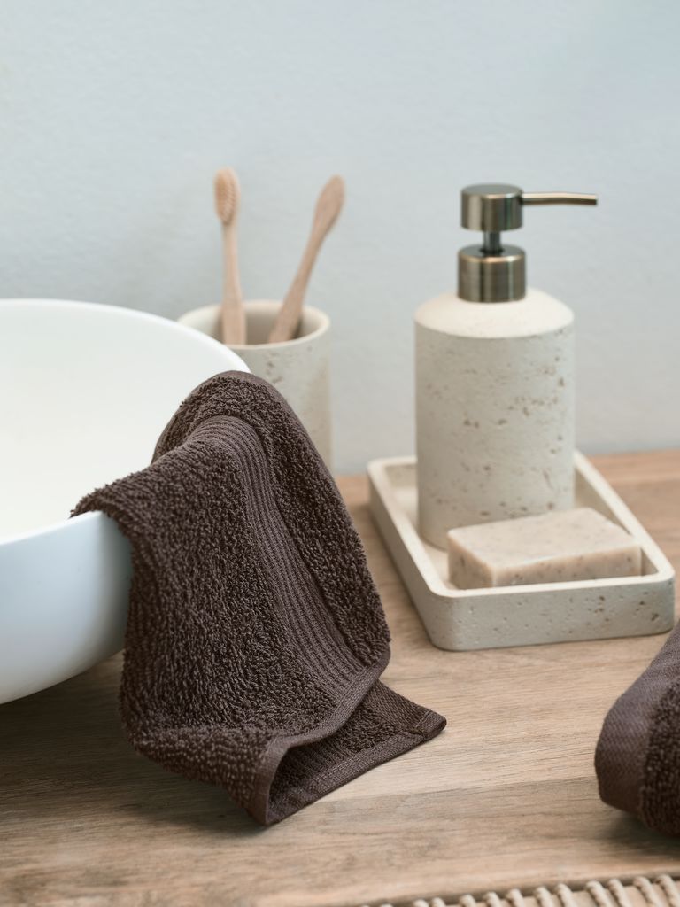 Face cloth KARLSTAD 28x30 dark brown KRONBORG