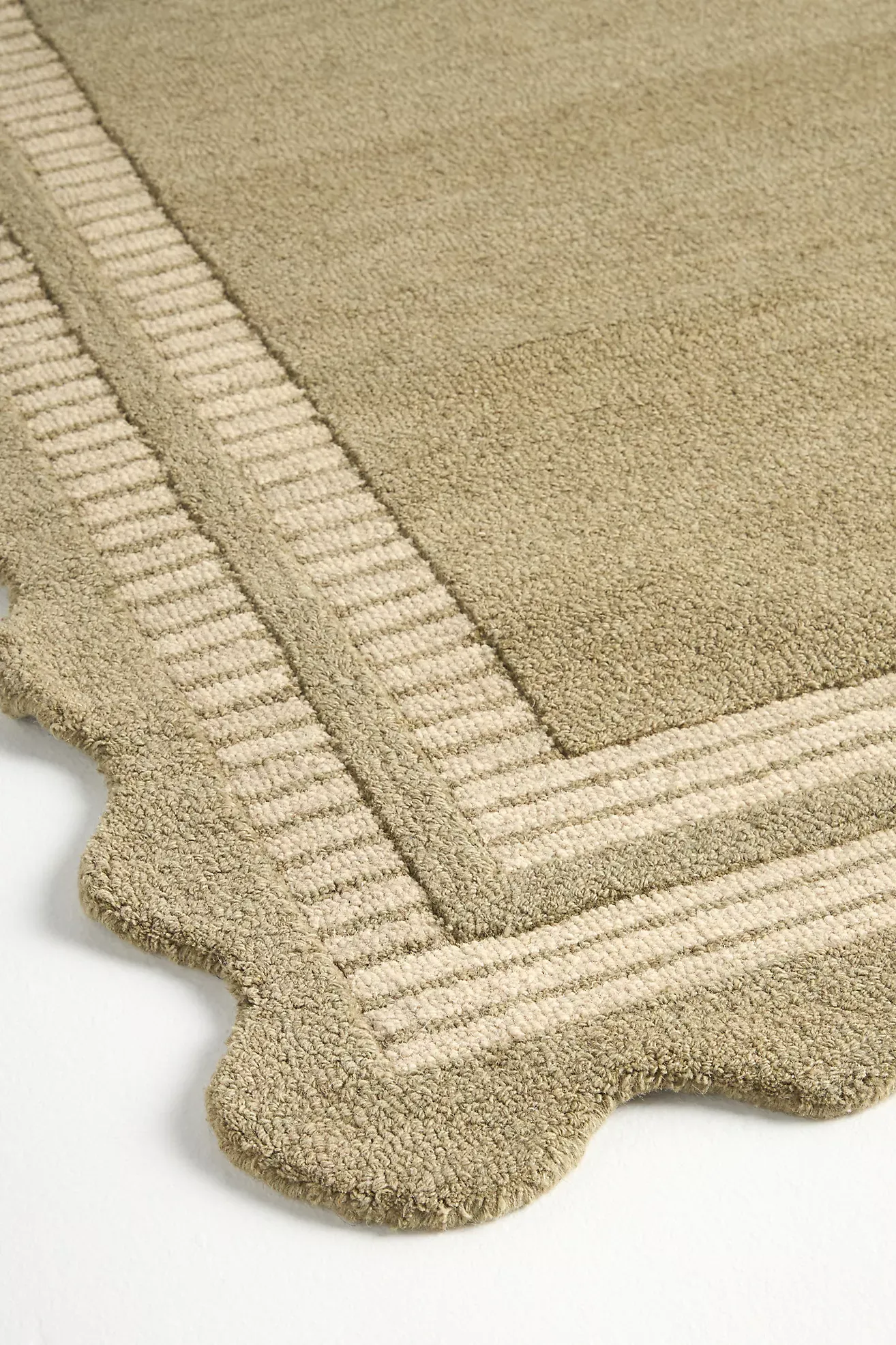 Hand-Tufted Scalloped Scottie Rug