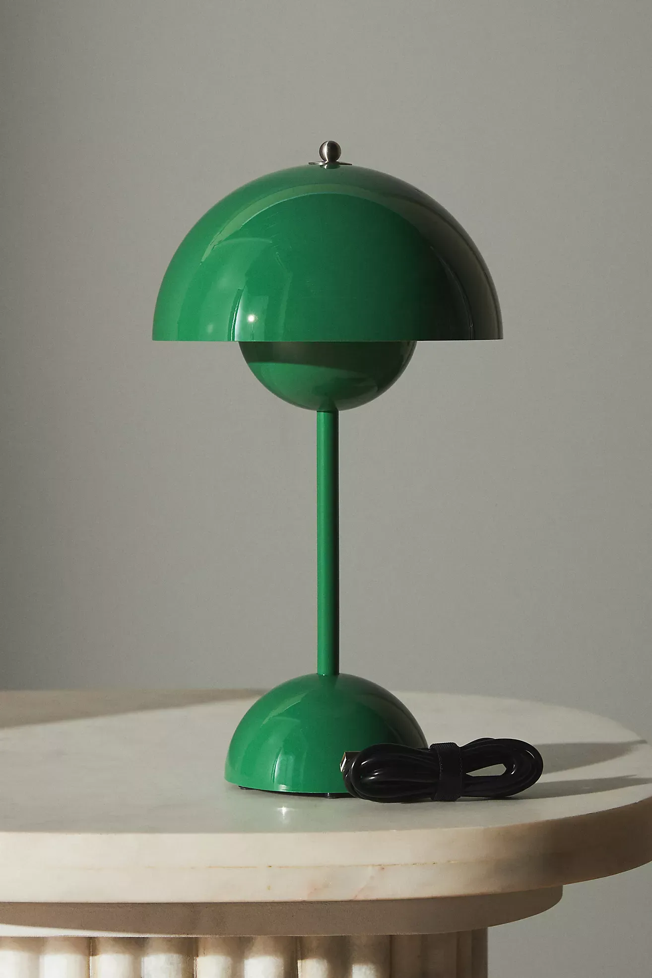 Flowerpot V9 Cordless Rechargeable LED Table Lamp