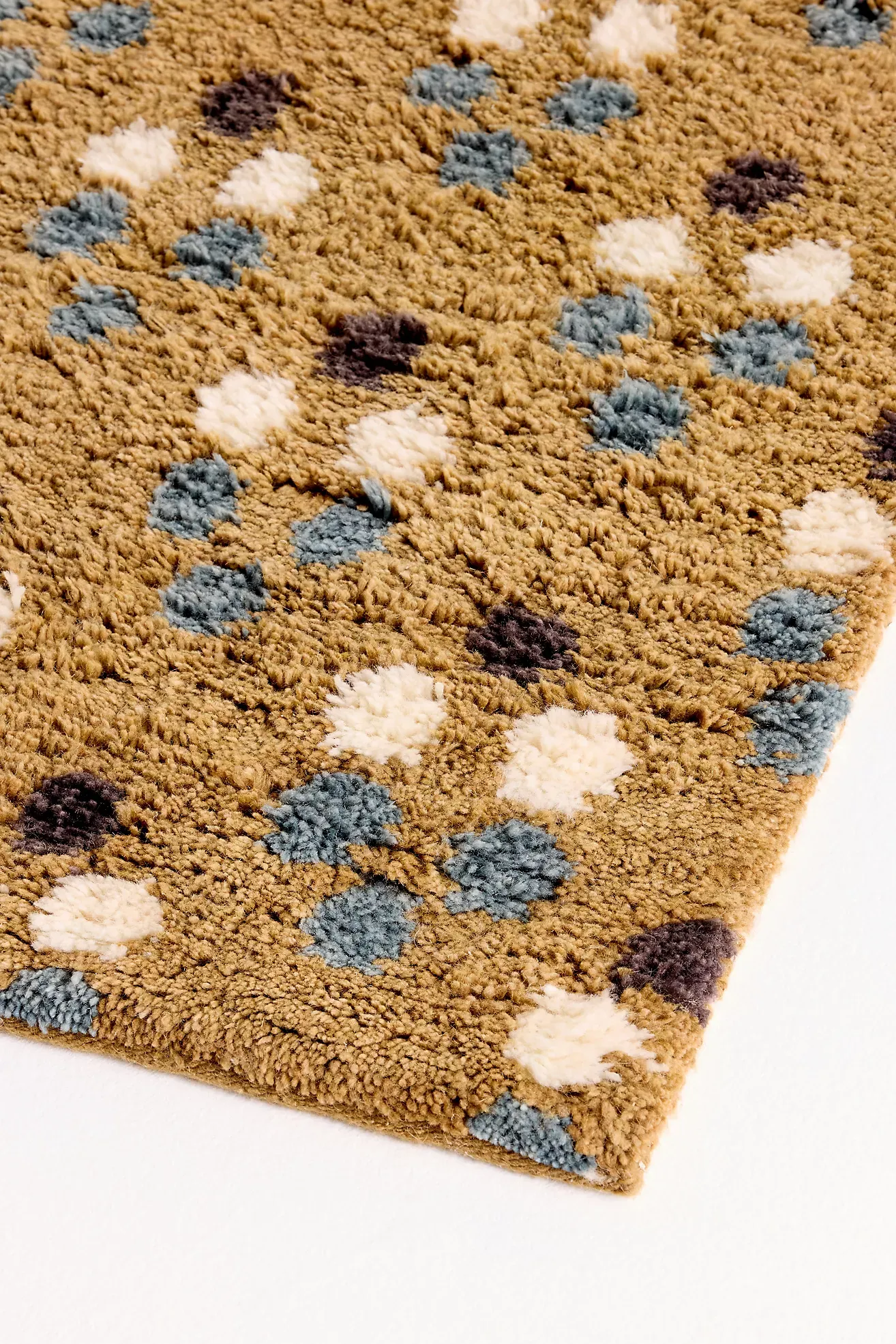 Dottie Tufted Wool Shag Dotted Rug
