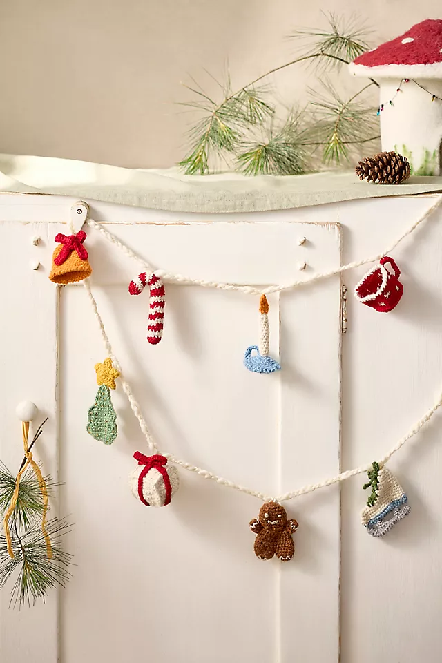 Holiday Icon Knit Garland